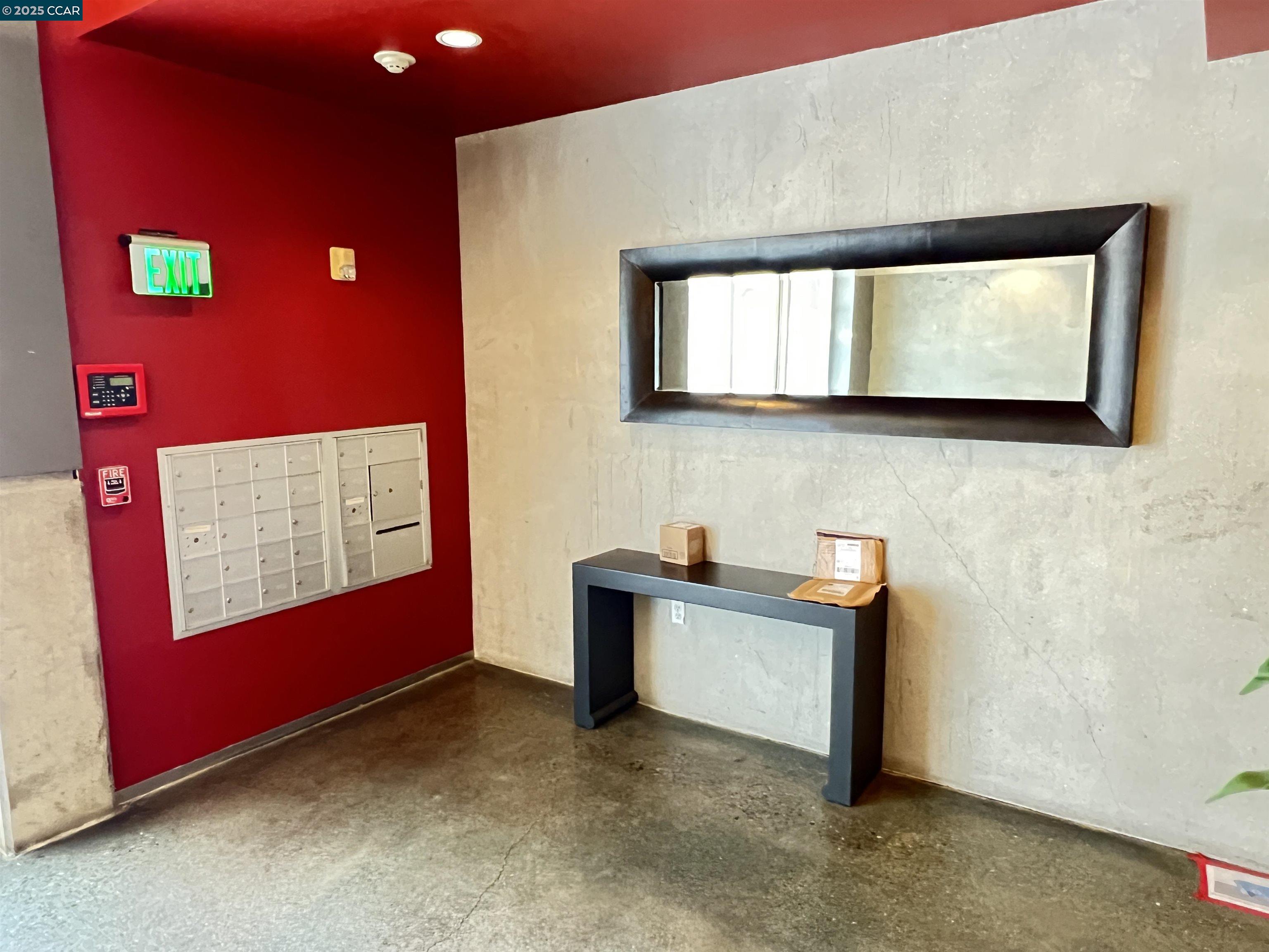 Detail Gallery Image 4 of 20 For 6501 San Pablo Ave #203,  Oakland,  CA 94608 - 1 Beds | 1/1 Baths