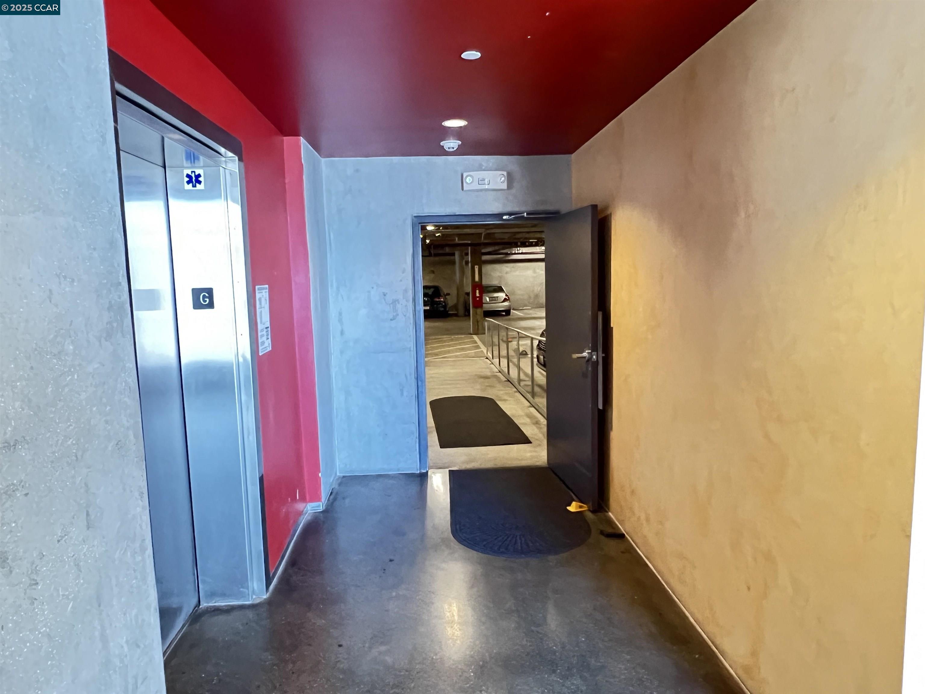 Detail Gallery Image 5 of 20 For 6501 San Pablo Ave #203,  Oakland,  CA 94608 - 1 Beds | 1/1 Baths
