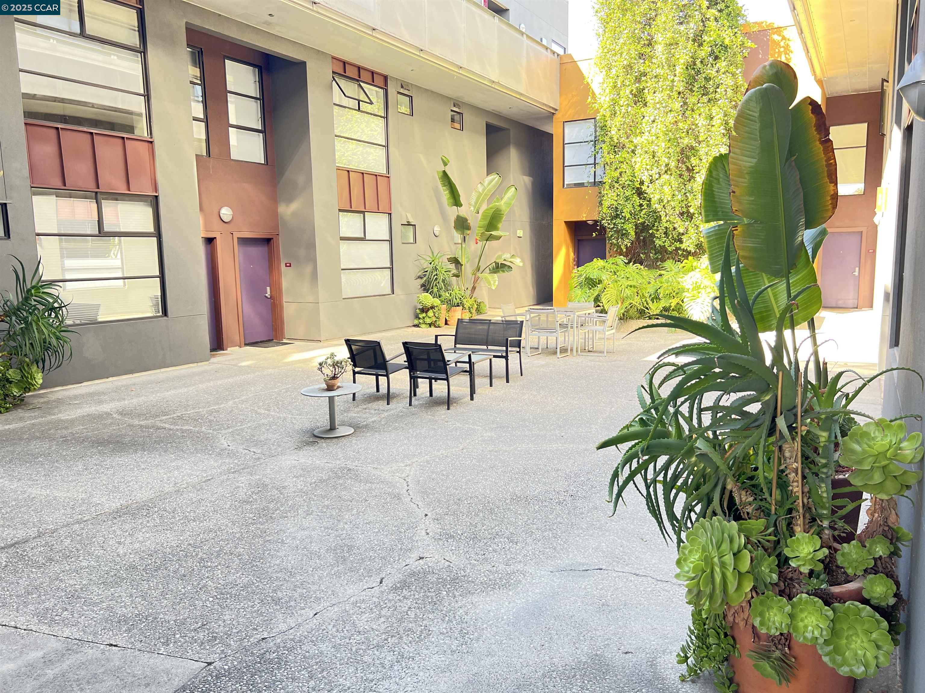 Detail Gallery Image 8 of 20 For 6501 San Pablo Ave #203,  Oakland,  CA 94608 - 1 Beds | 1/1 Baths