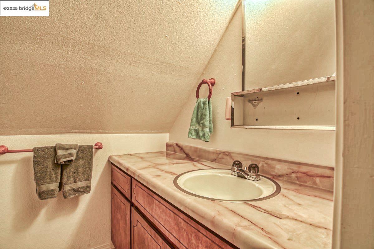 Detail Gallery Image 11 of 22 For 19513 Grizzly Circle, Groveland,  CA 95321-9320 - 3 Beds | 1/1 Baths