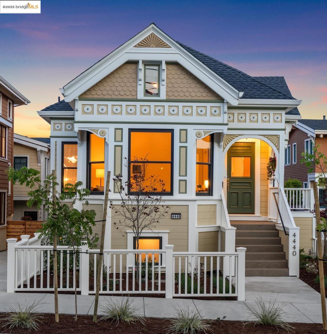 Detail Gallery Image 2 of 57 For 4440 Howe St, Oakland,  CA 94611 - 4 Beds | 3 Baths