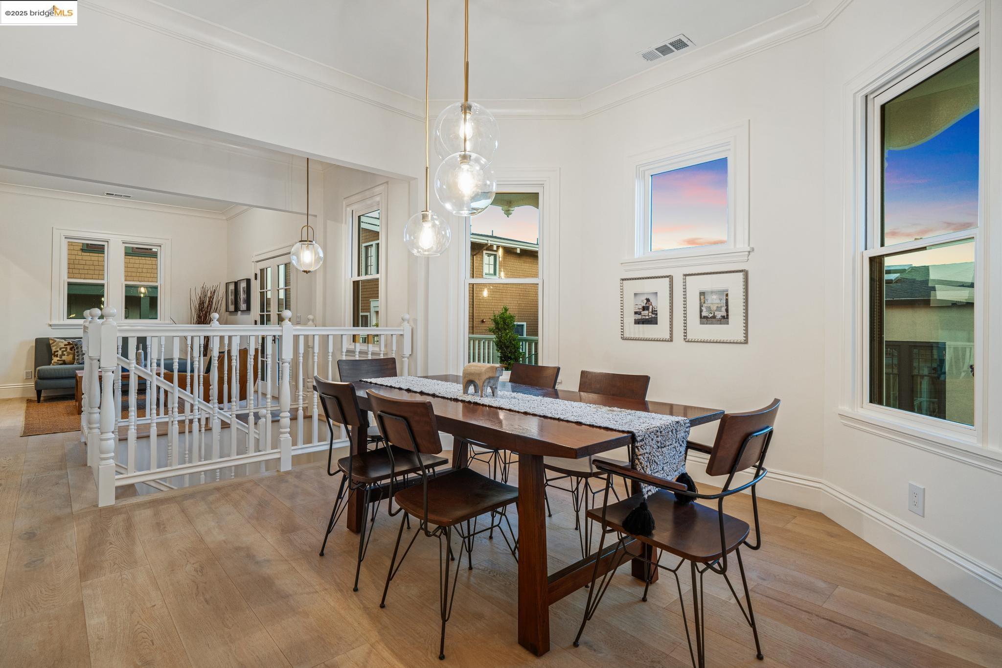 Detail Gallery Image 11 of 57 For 4440 Howe St, Oakland,  CA 94611 - 4 Beds | 3 Baths