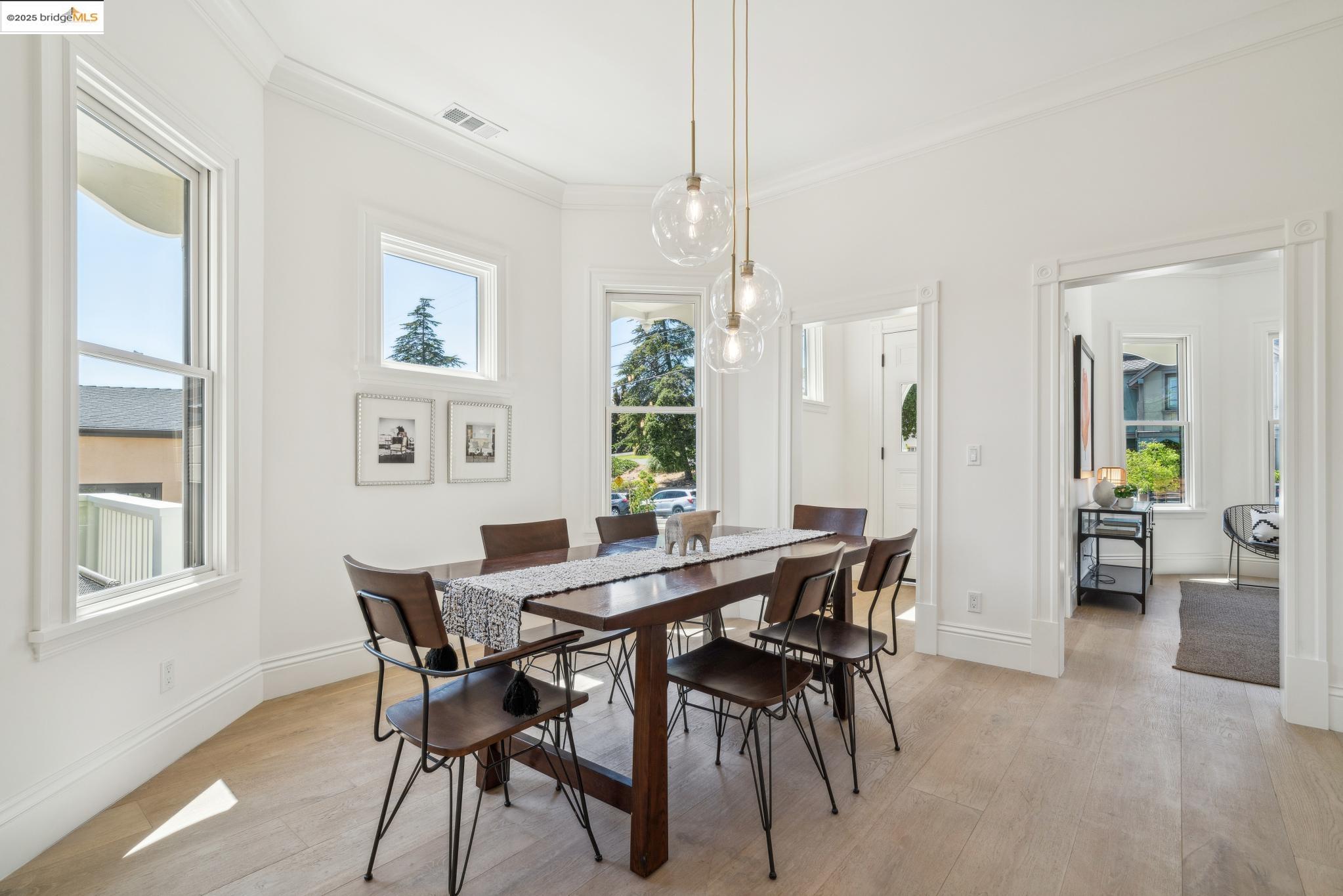 Detail Gallery Image 13 of 57 For 4440 Howe St, Oakland,  CA 94611 - 4 Beds | 3 Baths