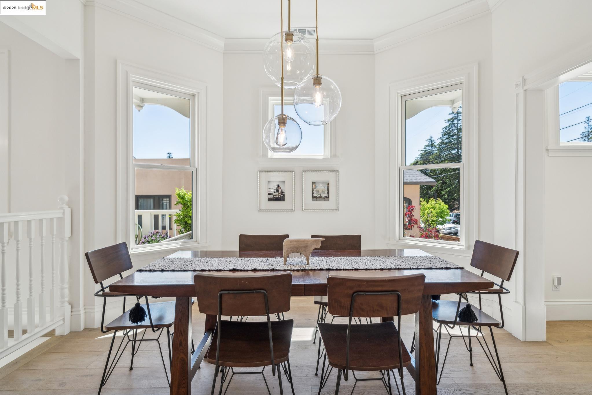 Detail Gallery Image 15 of 57 For 4440 Howe St, Oakland,  CA 94611 - 4 Beds | 3 Baths