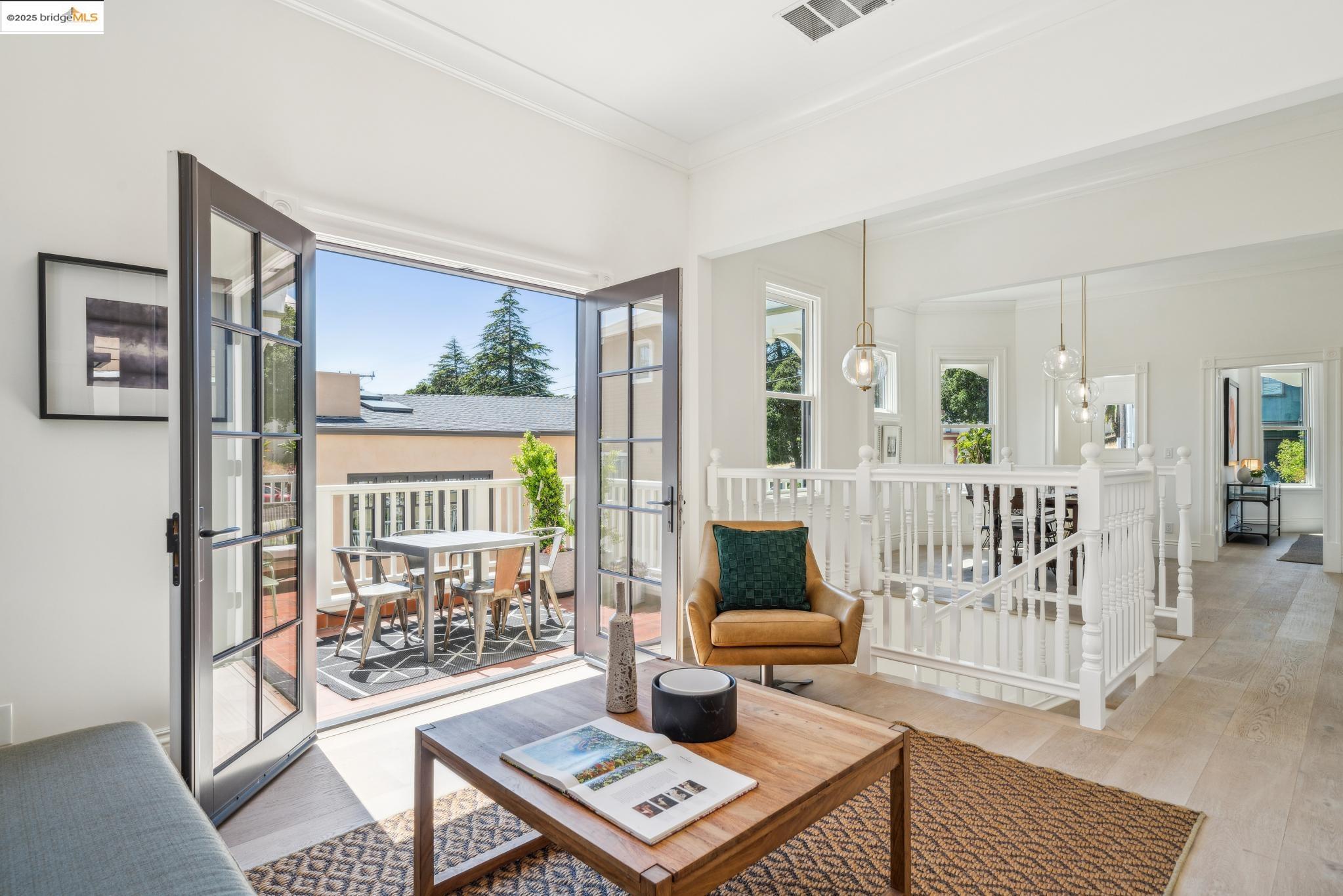 Detail Gallery Image 19 of 57 For 4440 Howe St, Oakland,  CA 94611 - 4 Beds | 3 Baths