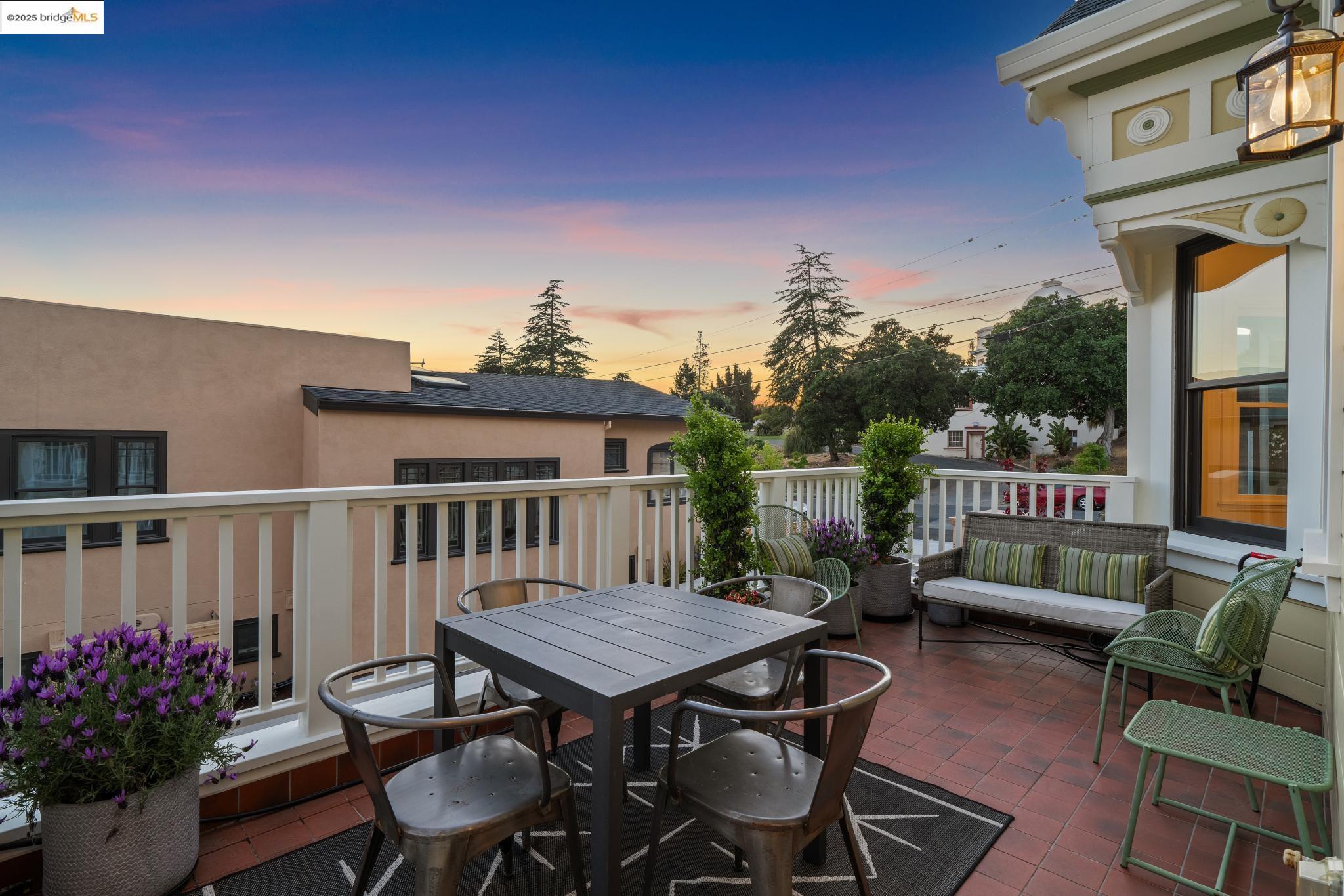 Detail Gallery Image 21 of 57 For 4440 Howe St, Oakland,  CA 94611 - 4 Beds | 3 Baths
