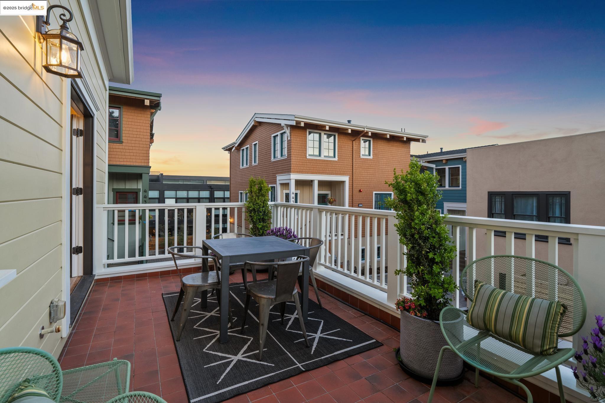 Detail Gallery Image 23 of 57 For 4440 Howe St, Oakland,  CA 94611 - 4 Beds | 3 Baths