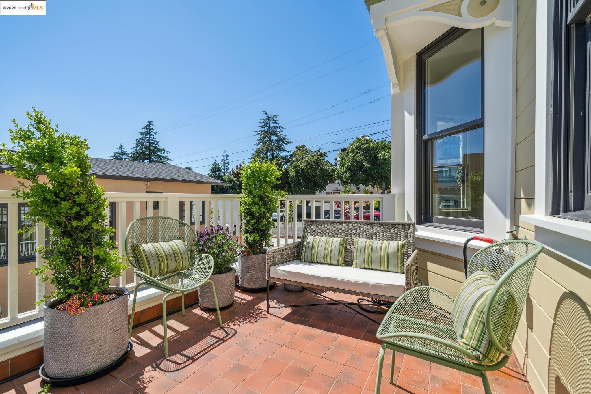 Detail Gallery Image 24 of 57 For 4440 Howe St, Oakland,  CA 94611 - 4 Beds | 3 Baths