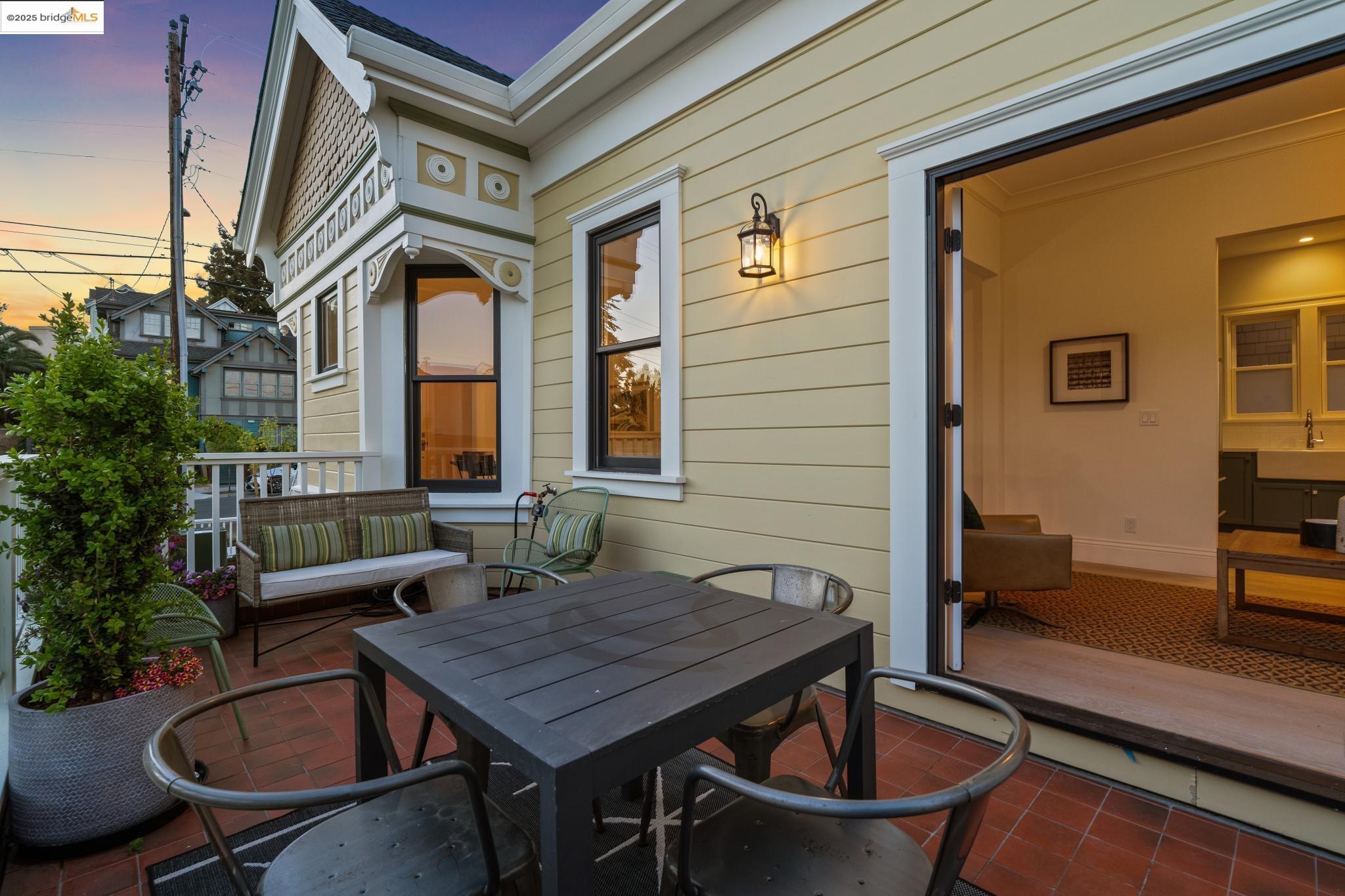 Detail Gallery Image 25 of 57 For 4440 Howe St, Oakland,  CA 94611 - 4 Beds | 3 Baths
