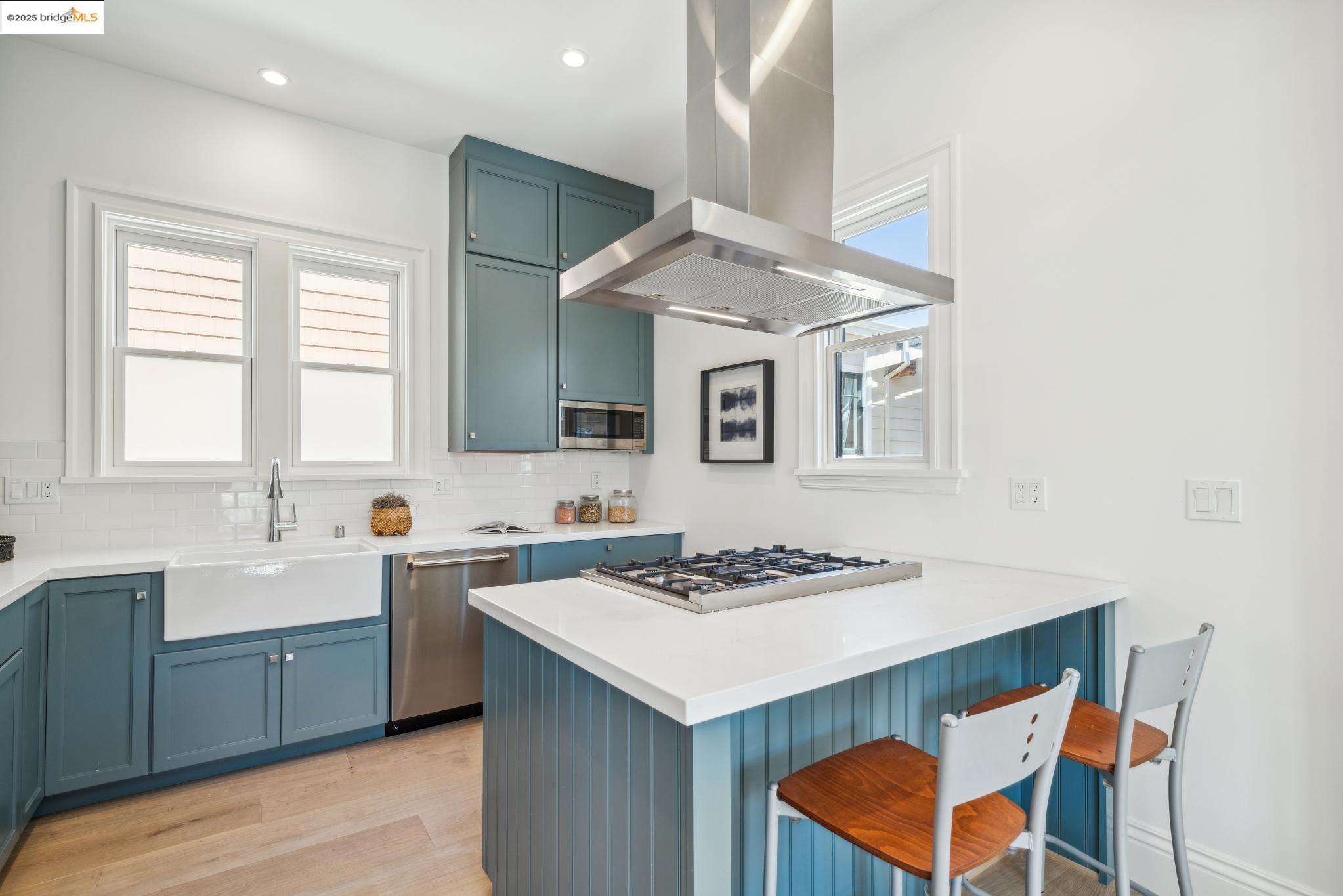 Detail Gallery Image 26 of 57 For 4440 Howe St, Oakland,  CA 94611 - 4 Beds | 3 Baths