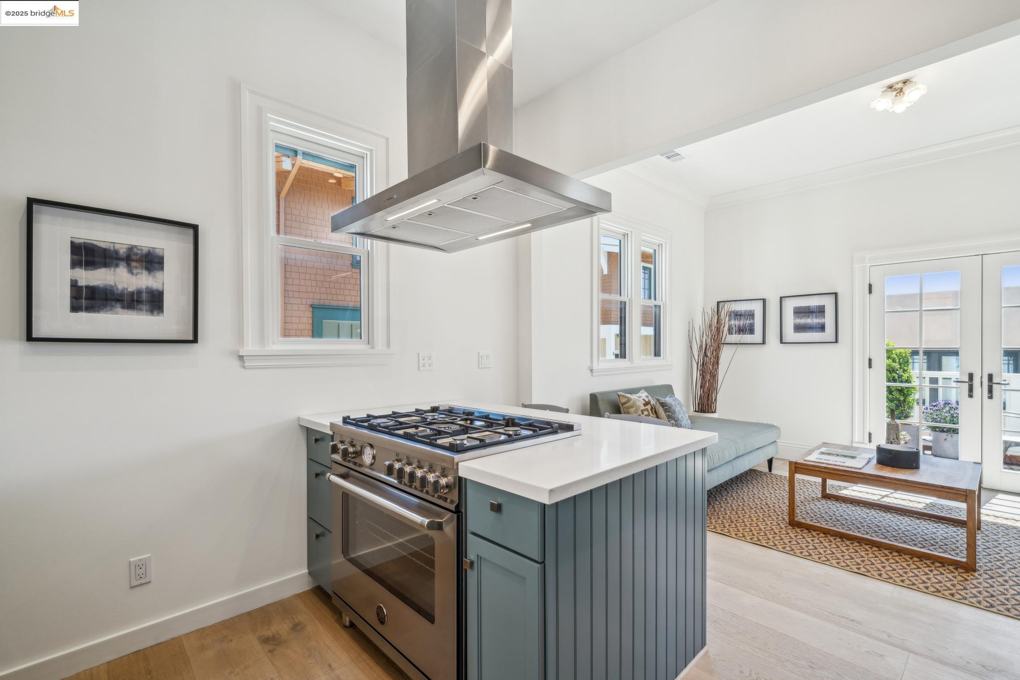 Detail Gallery Image 27 of 57 For 4440 Howe St, Oakland,  CA 94611 - 4 Beds | 3 Baths