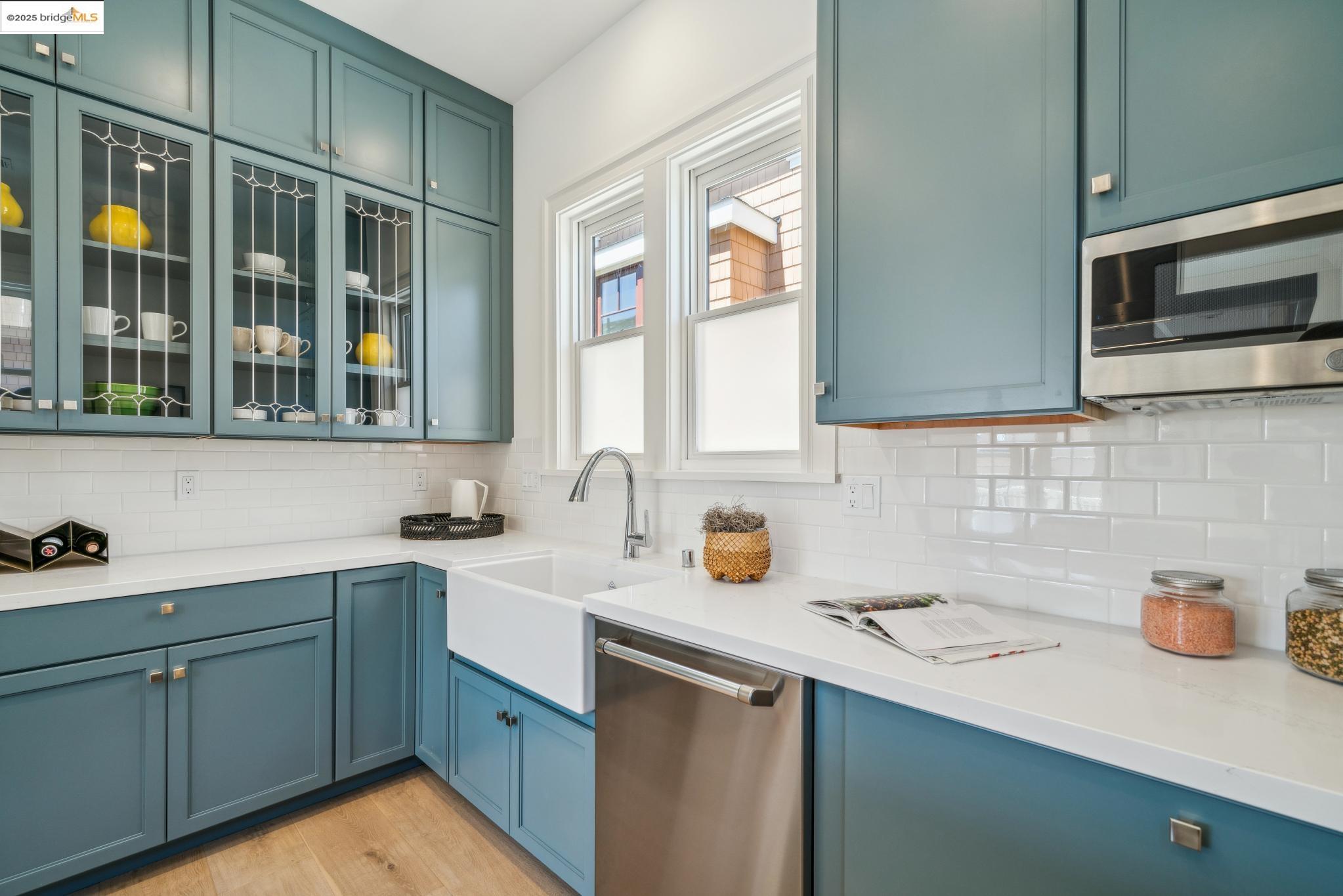 Detail Gallery Image 30 of 57 For 4440 Howe St, Oakland,  CA 94611 - 4 Beds | 3 Baths