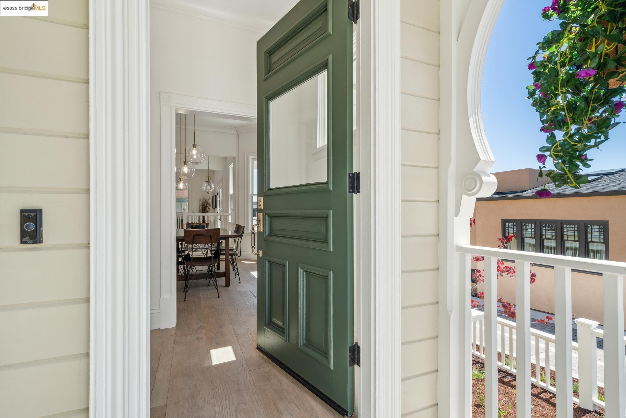 Detail Gallery Image 7 of 57 For 4440 Howe St, Oakland,  CA 94611 - 4 Beds | 3 Baths