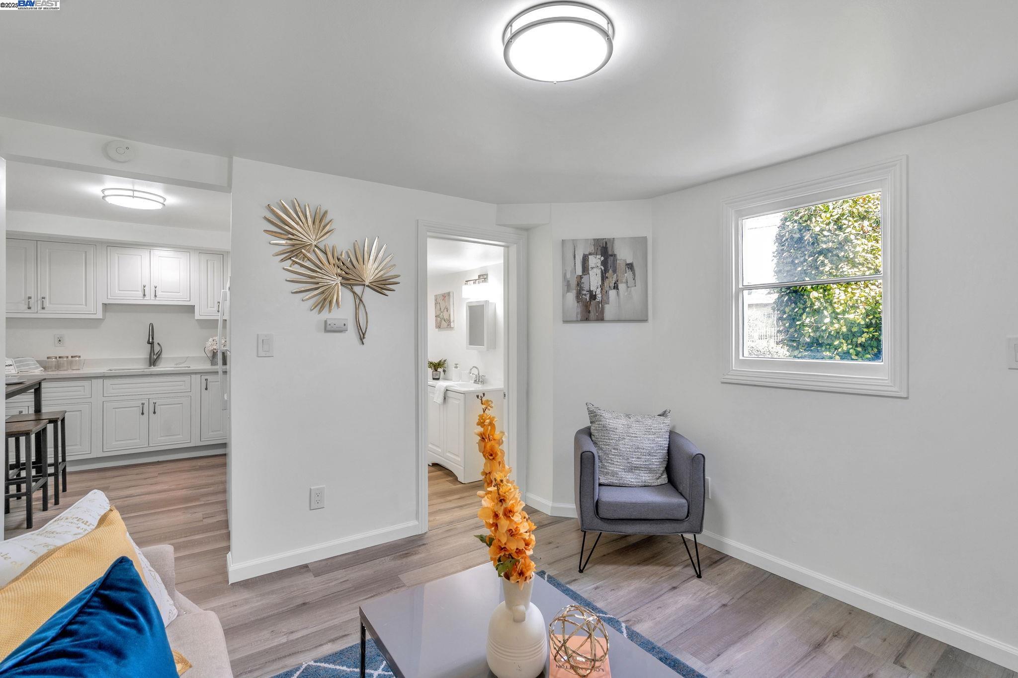 Detail Gallery Image 12 of 60 For 2025 34th Ave, Oakland,  CA 94601 - 7 Beds | 5 Baths