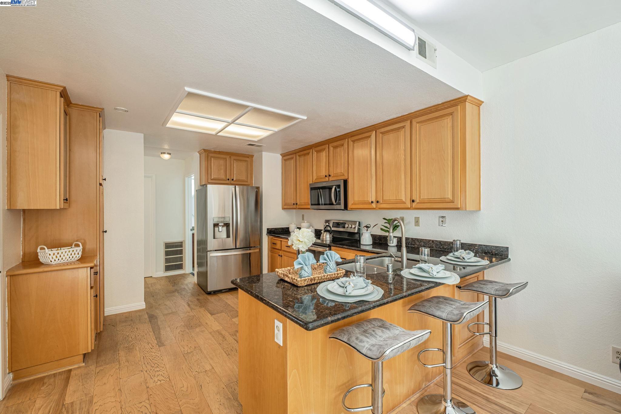 Detail Gallery Image 11 of 39 For 4834 Garnet Cmn, Fremont,  CA 94555 - 4 Beds | 2/1 Baths