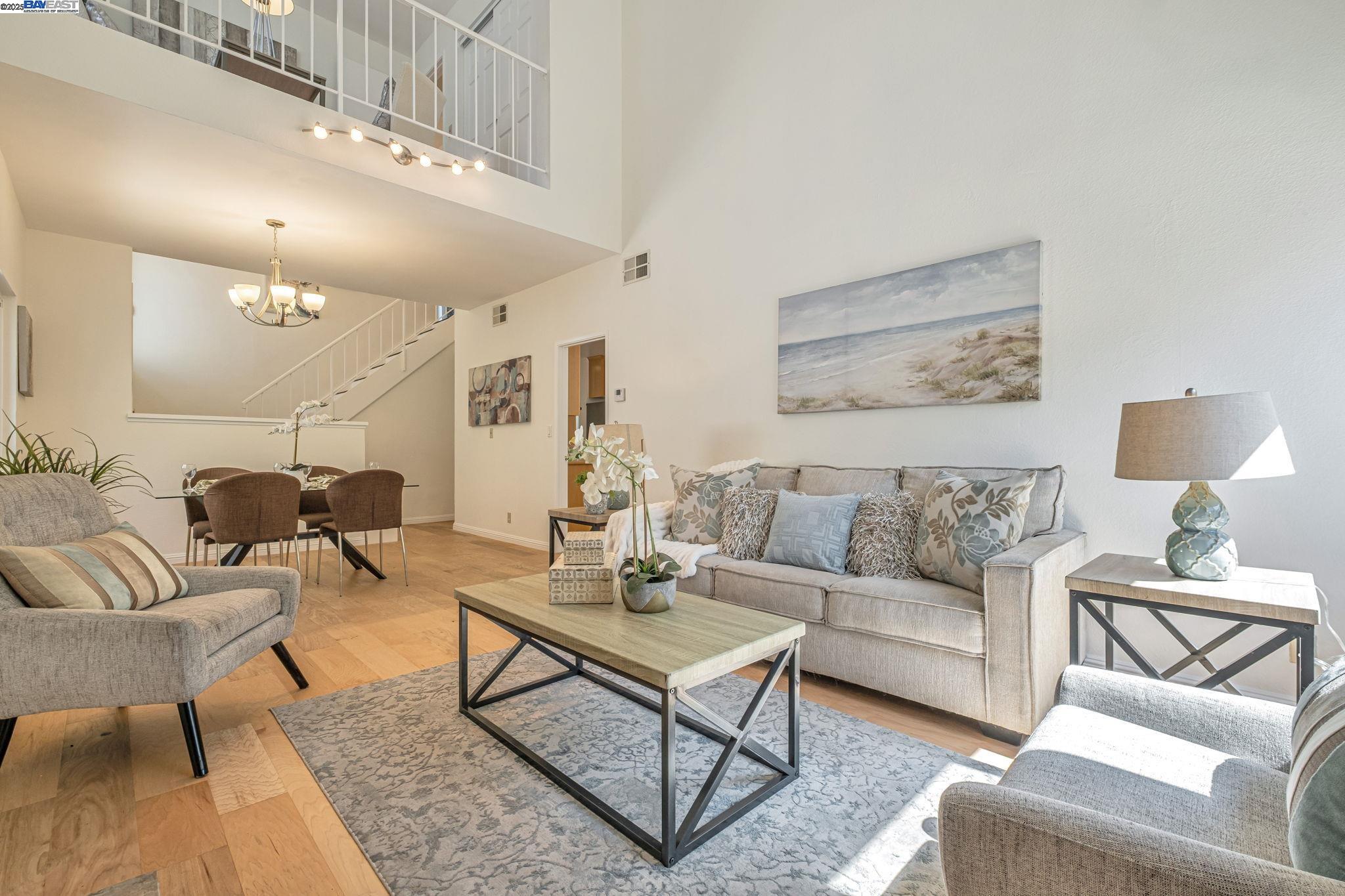 Detail Gallery Image 5 of 39 For 4834 Garnet Cmn, Fremont,  CA 94555 - 4 Beds | 2/1 Baths