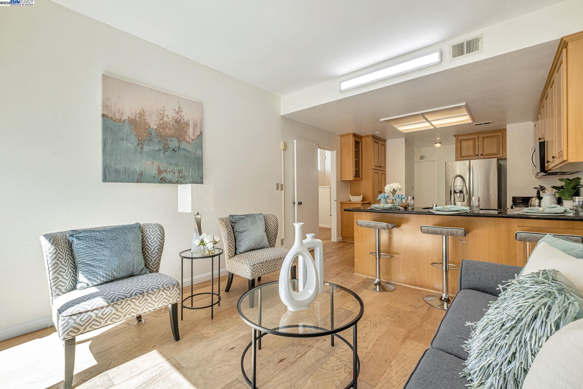 Detail Gallery Image 8 of 39 For 4834 Garnet Cmn, Fremont,  CA 94555 - 4 Beds | 2/1 Baths
