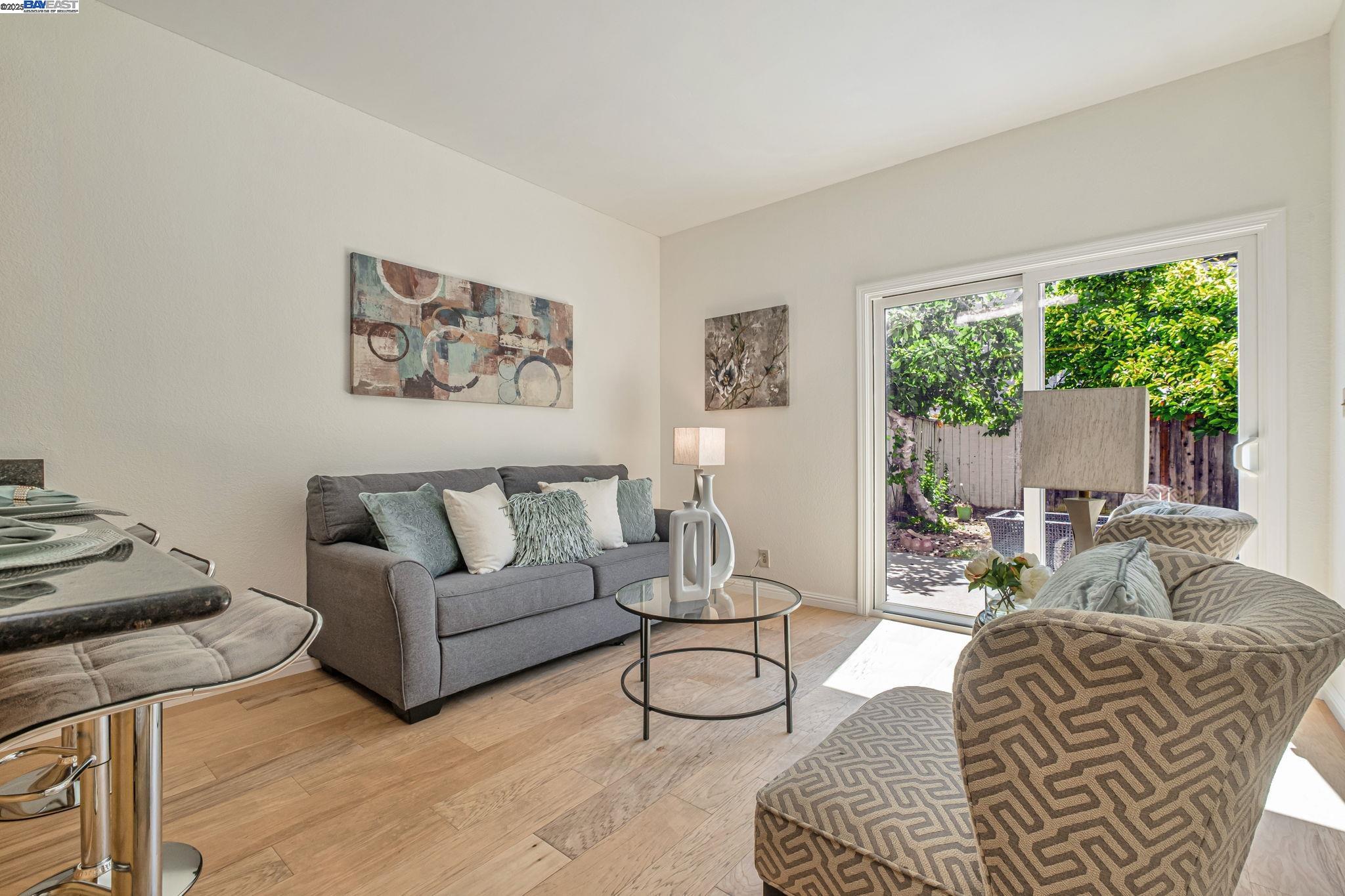 Detail Gallery Image 10 of 39 For 4834 Garnet Cmn, Fremont,  CA 94555 - 4 Beds | 2/1 Baths