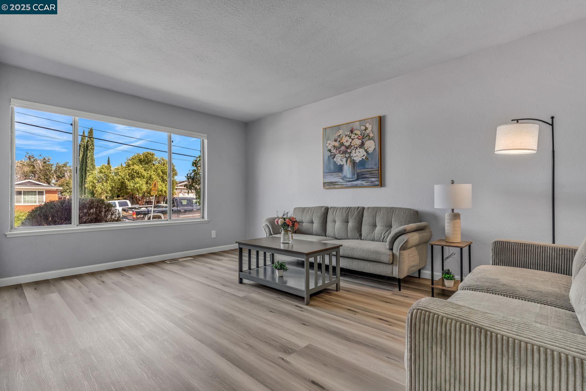 Detail Gallery Image 2 of 36 For 217 Olympia Dr, Pittsburg,  CA 94565 - 3 Beds | 2 Baths