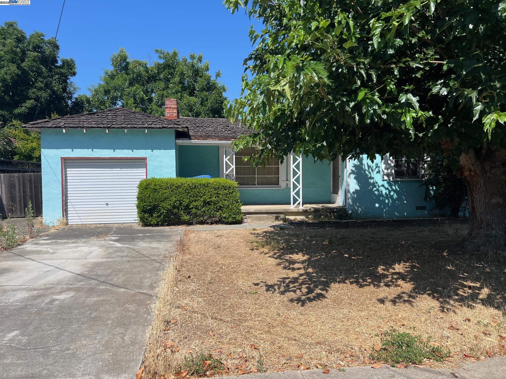 Detail Gallery Image 1 of 10 For 435 Rosewood Ave, San Jose,  CA 95117 - 3 Beds | 1 Baths