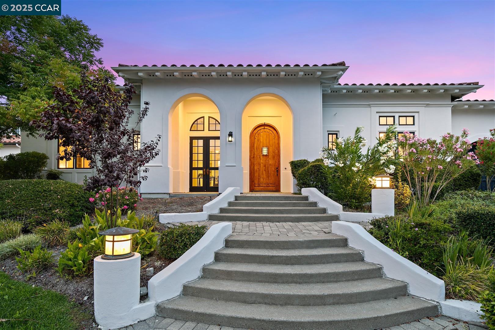Detail Gallery Image 2 of 60 For 6 Whiting Ct, Moraga,  CA 94556 - 4 Beds | 3/1 Baths