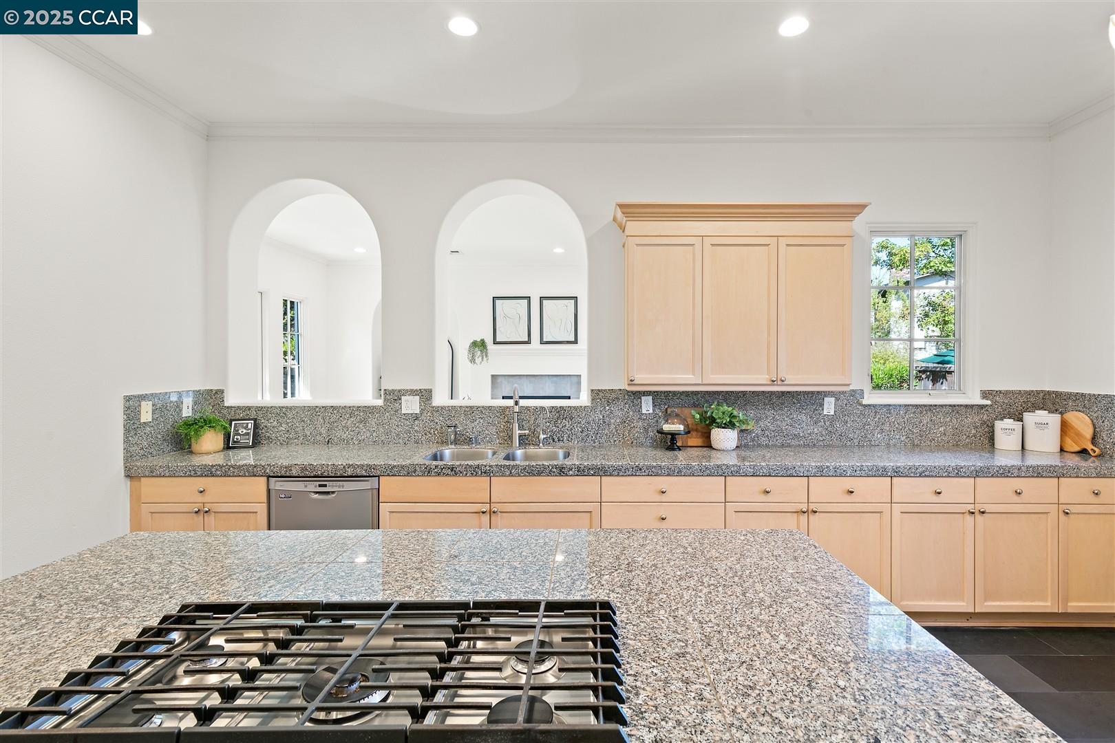 Detail Gallery Image 16 of 60 For 6 Whiting Ct, Moraga,  CA 94556 - 4 Beds | 3/1 Baths