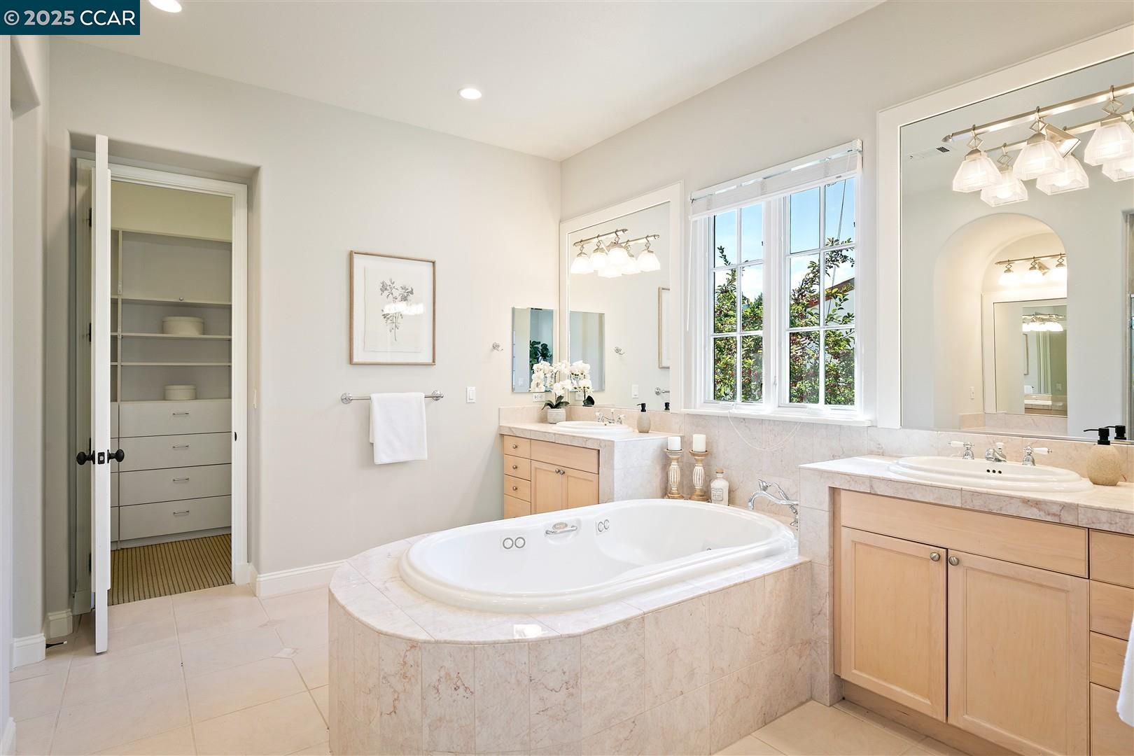 Detail Gallery Image 23 of 60 For 6 Whiting Ct, Moraga,  CA 94556 - 4 Beds | 3/1 Baths