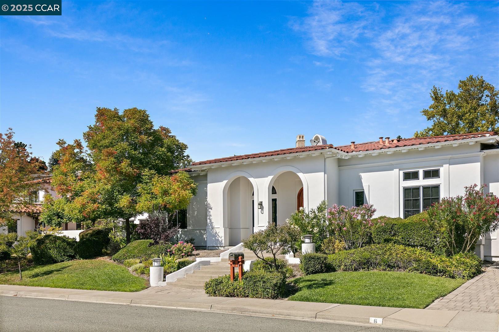 Detail Gallery Image 4 of 60 For 6 Whiting Ct, Moraga,  CA 94556 - 4 Beds | 3/1 Baths