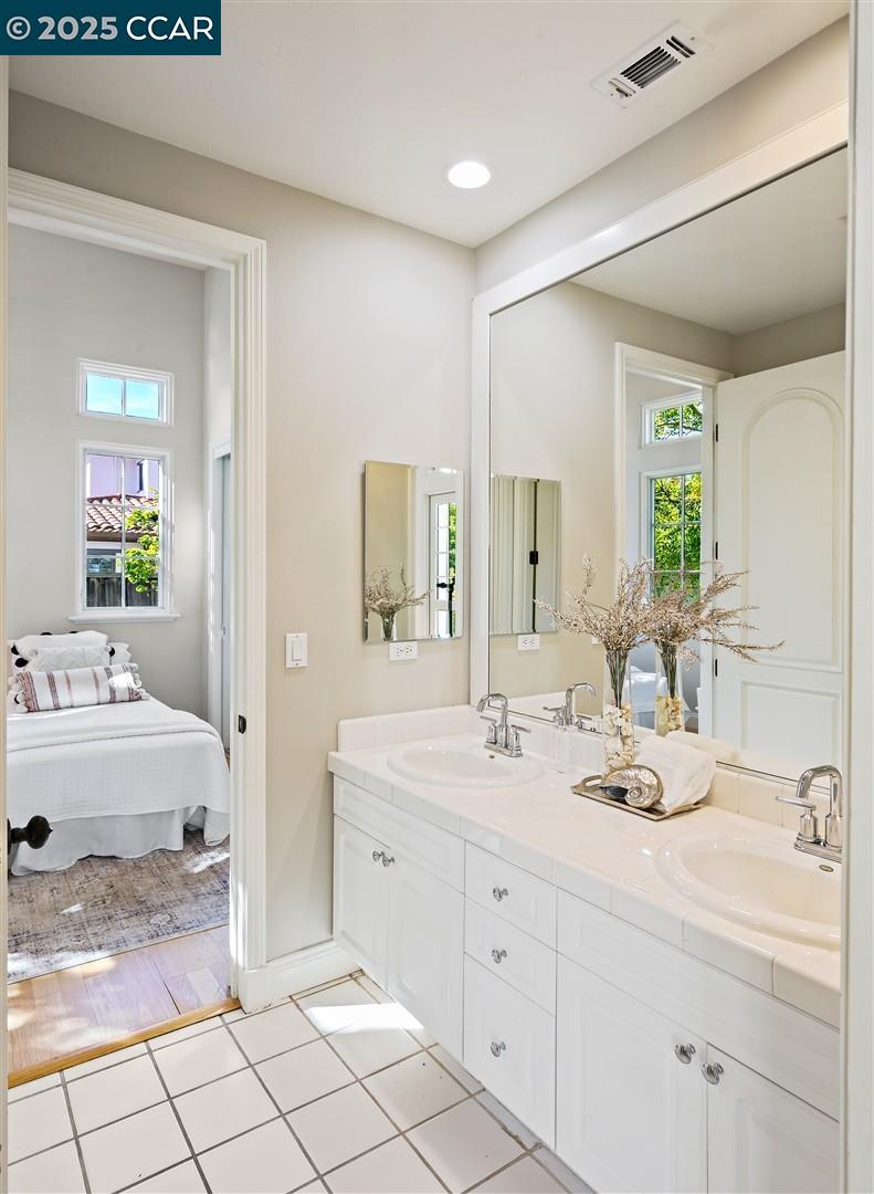 Detail Gallery Image 32 of 60 For 6 Whiting Ct, Moraga,  CA 94556 - 4 Beds | 3/1 Baths