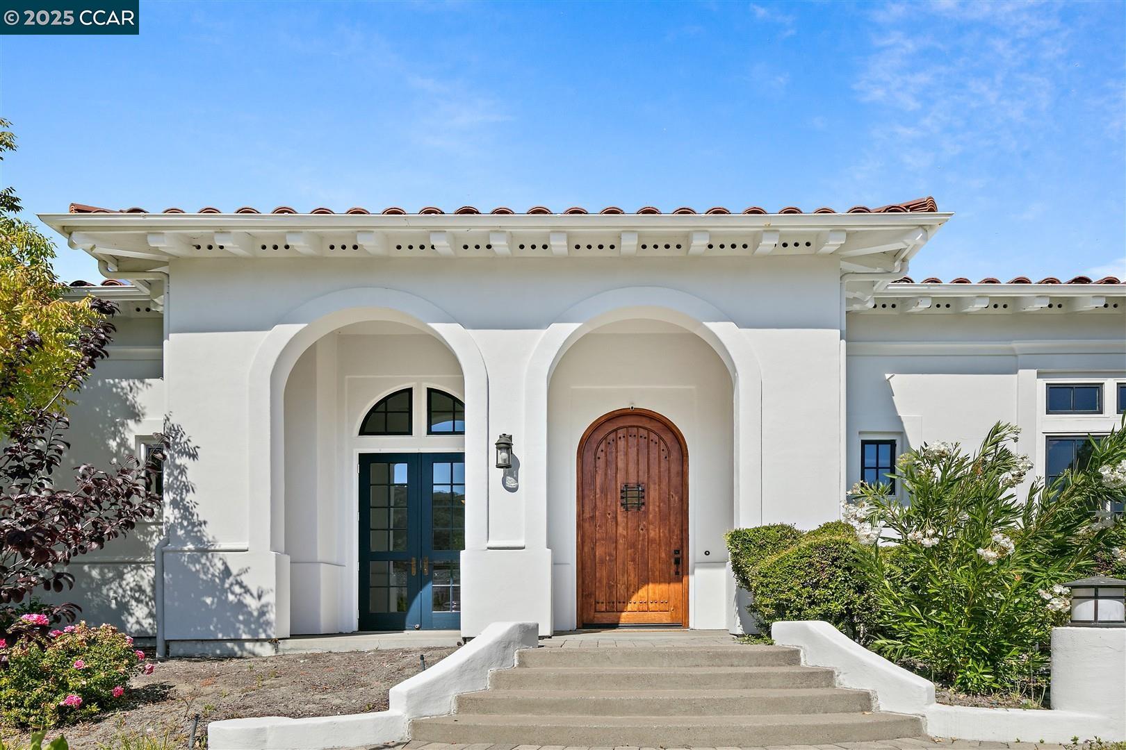 Detail Gallery Image 5 of 60 For 6 Whiting Ct, Moraga,  CA 94556 - 4 Beds | 3/1 Baths