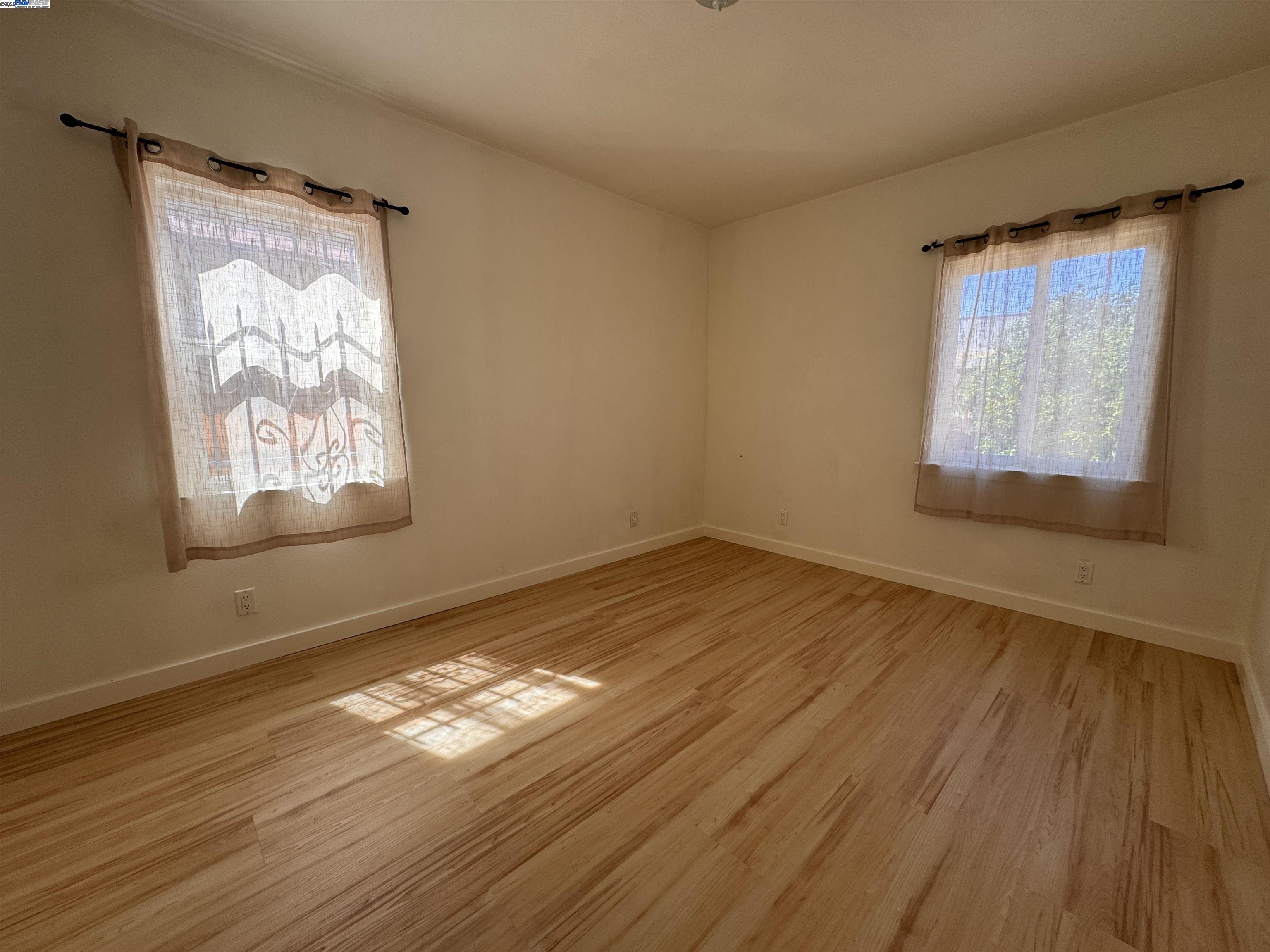 Detail Gallery Image 9 of 11 For 1527 77th Ave, Oakland,  CA 94621 - 3 Beds | 2 Baths