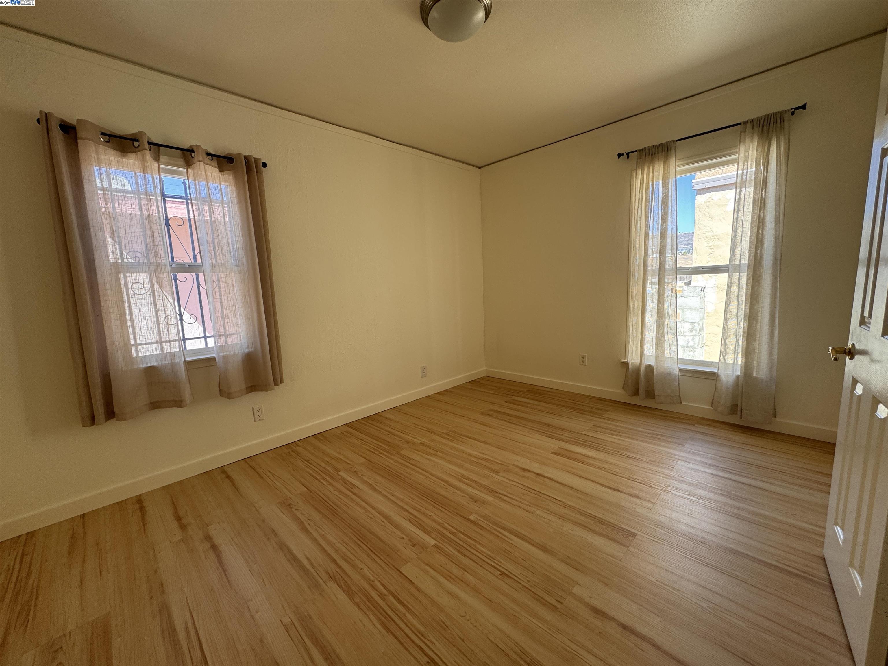 Detail Gallery Image 10 of 11 For 1527 77th Ave, Oakland,  CA 94621 - 3 Beds | 2 Baths
