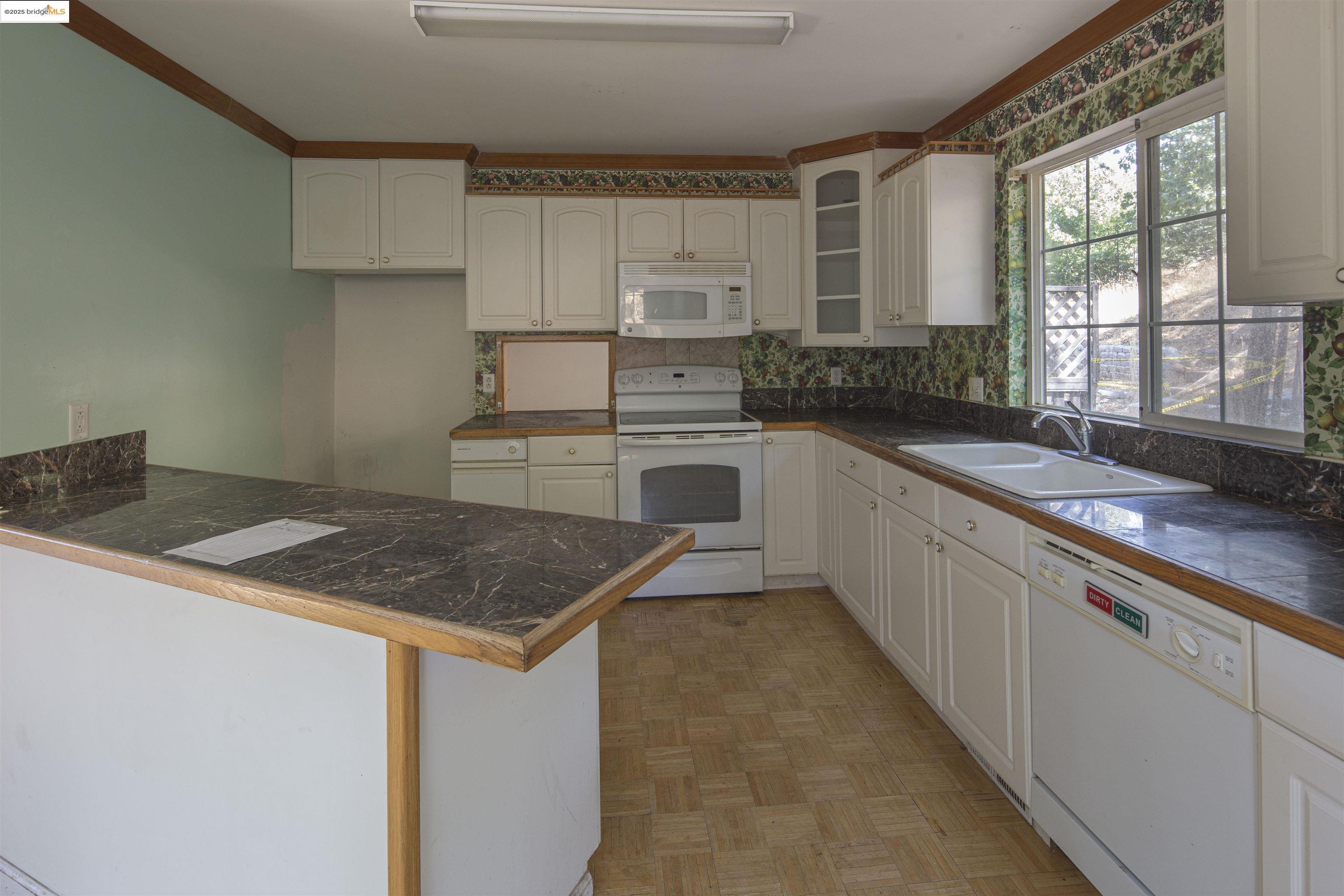 Detail Gallery Image 14 of 49 For 21767 Longeway Rd, Sonora,  CA 95370 - 3 Beds | 3 Baths