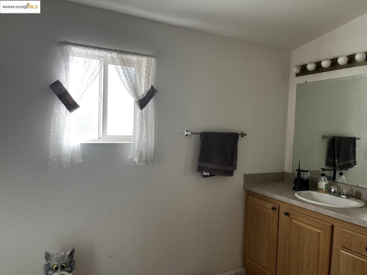 Detail Gallery Image 5 of 14 For 4855 Kiva Dr, Copperopolis,  CA 95228 - 3 Beds | 2 Baths