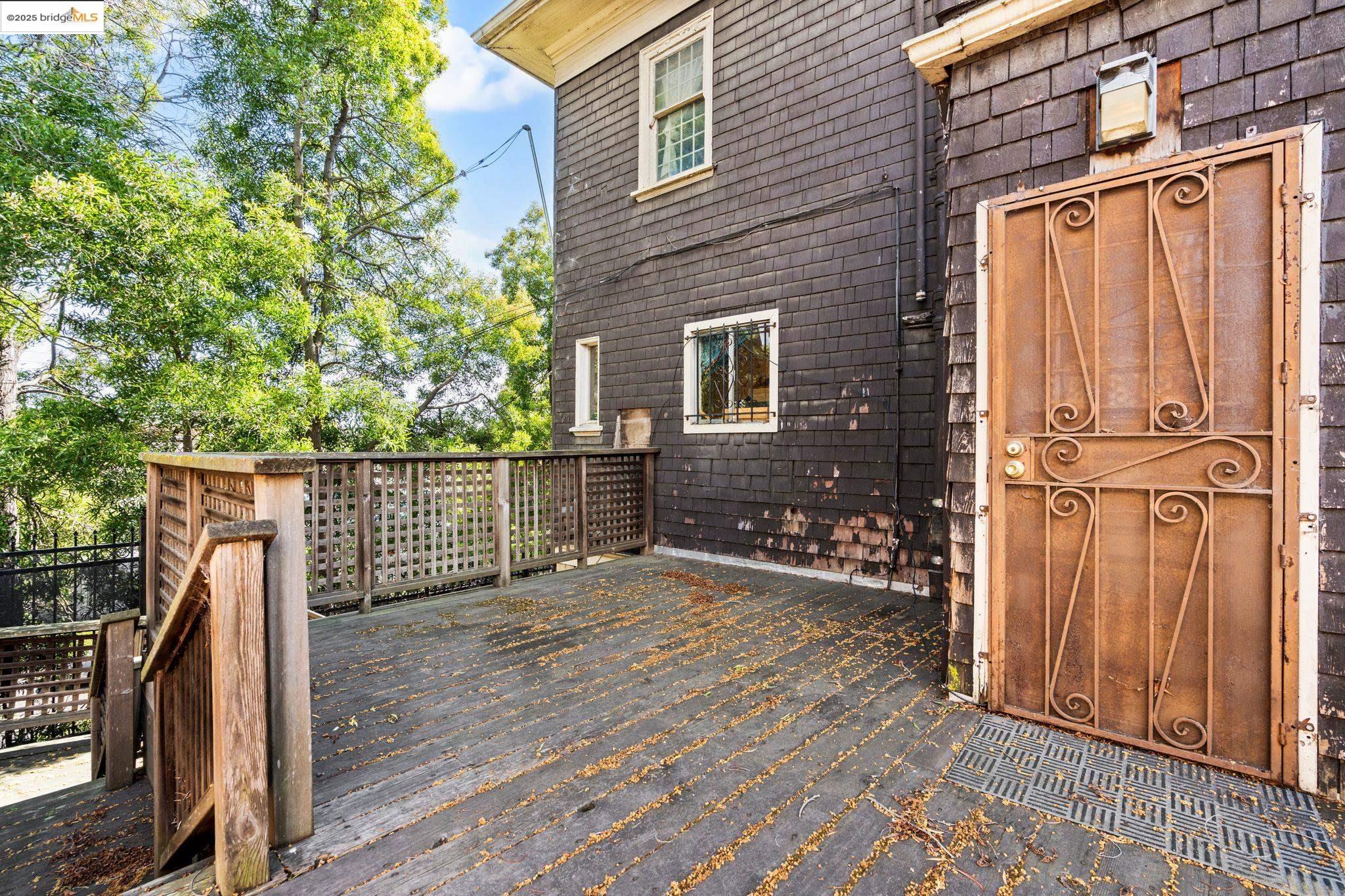 Detail Gallery Image 5 of 27 For 746 E 19th St, Oakland,  CA 94606 - 3 Beds | 2 Baths