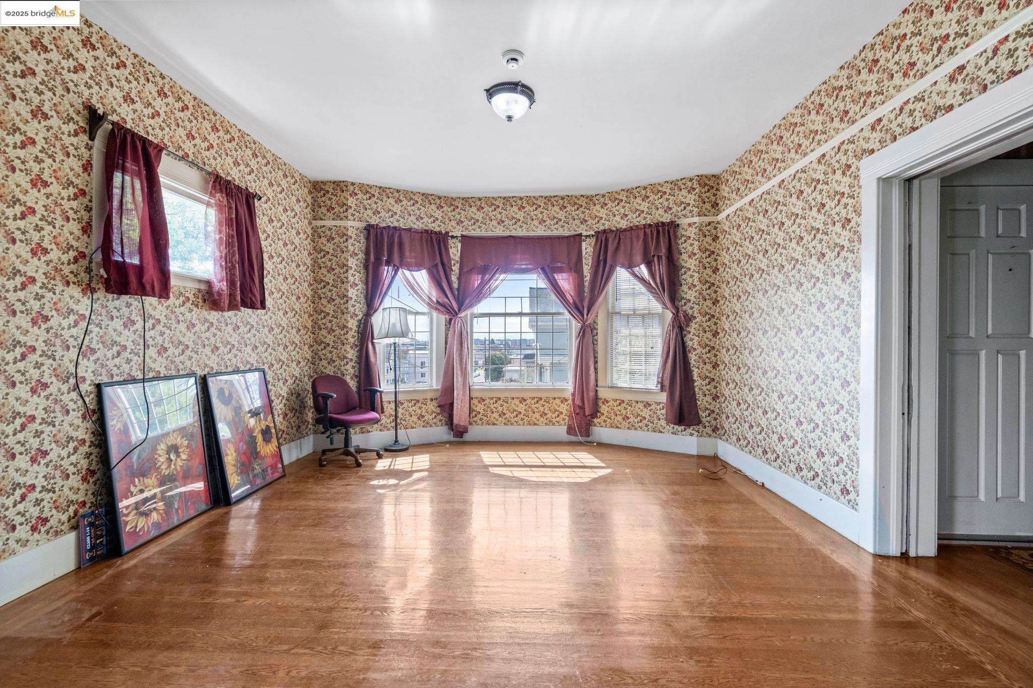 Detail Gallery Image 8 of 27 For 746 E 19th St, Oakland,  CA 94606 - 3 Beds | 2 Baths