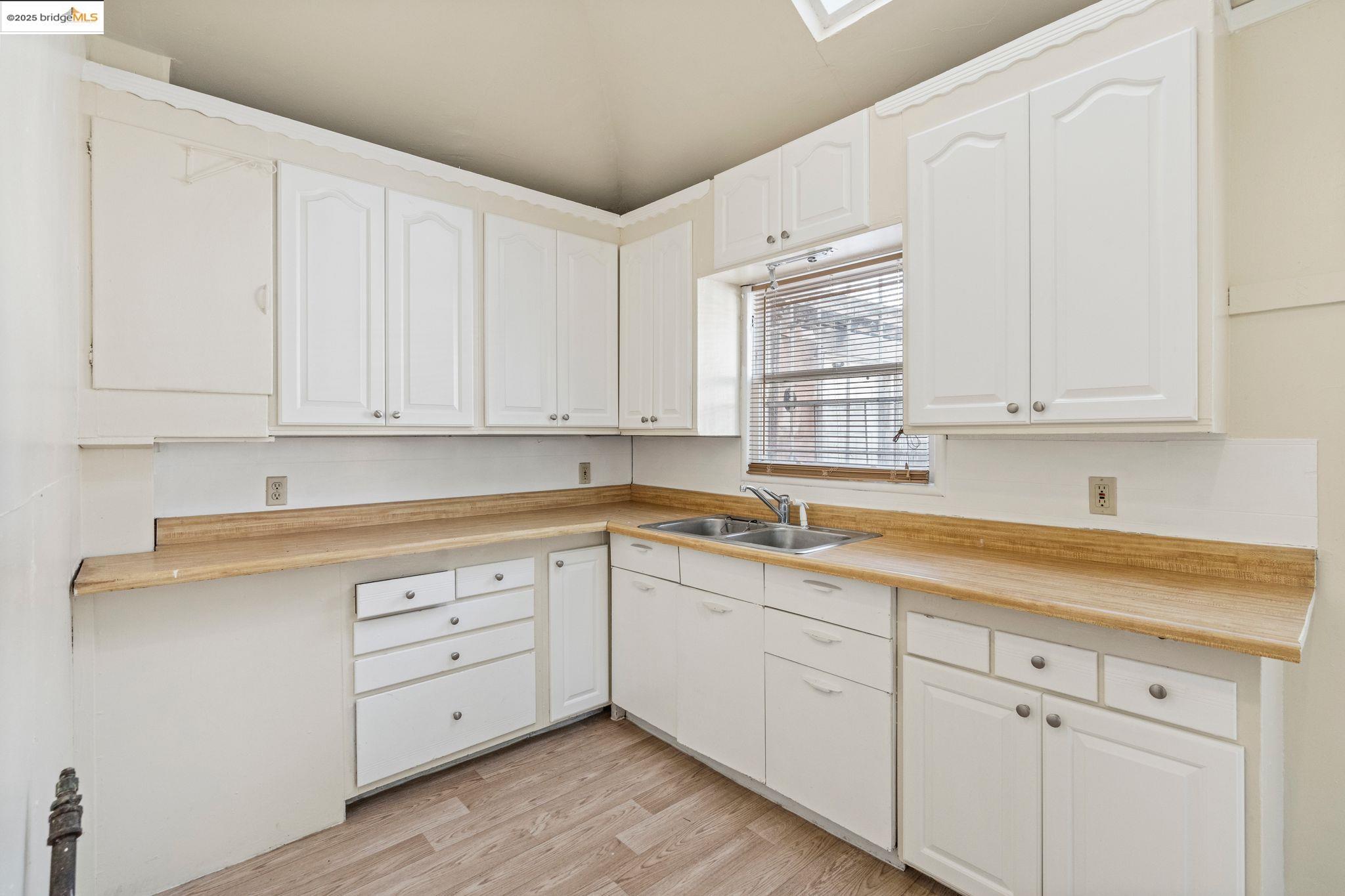 Detail Gallery Image 17 of 29 For 738 E 19th St, Oakland,  CA 94606 - – Beds | – Baths