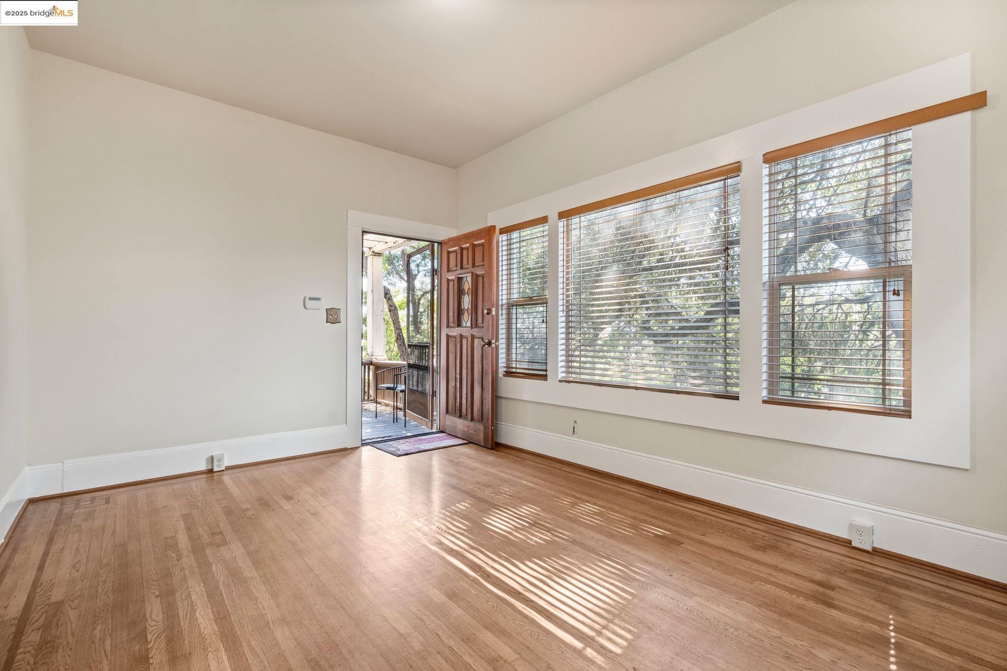 Detail Gallery Image 6 of 29 For 738 E 19th St, Oakland,  CA 94606 - – Beds | – Baths