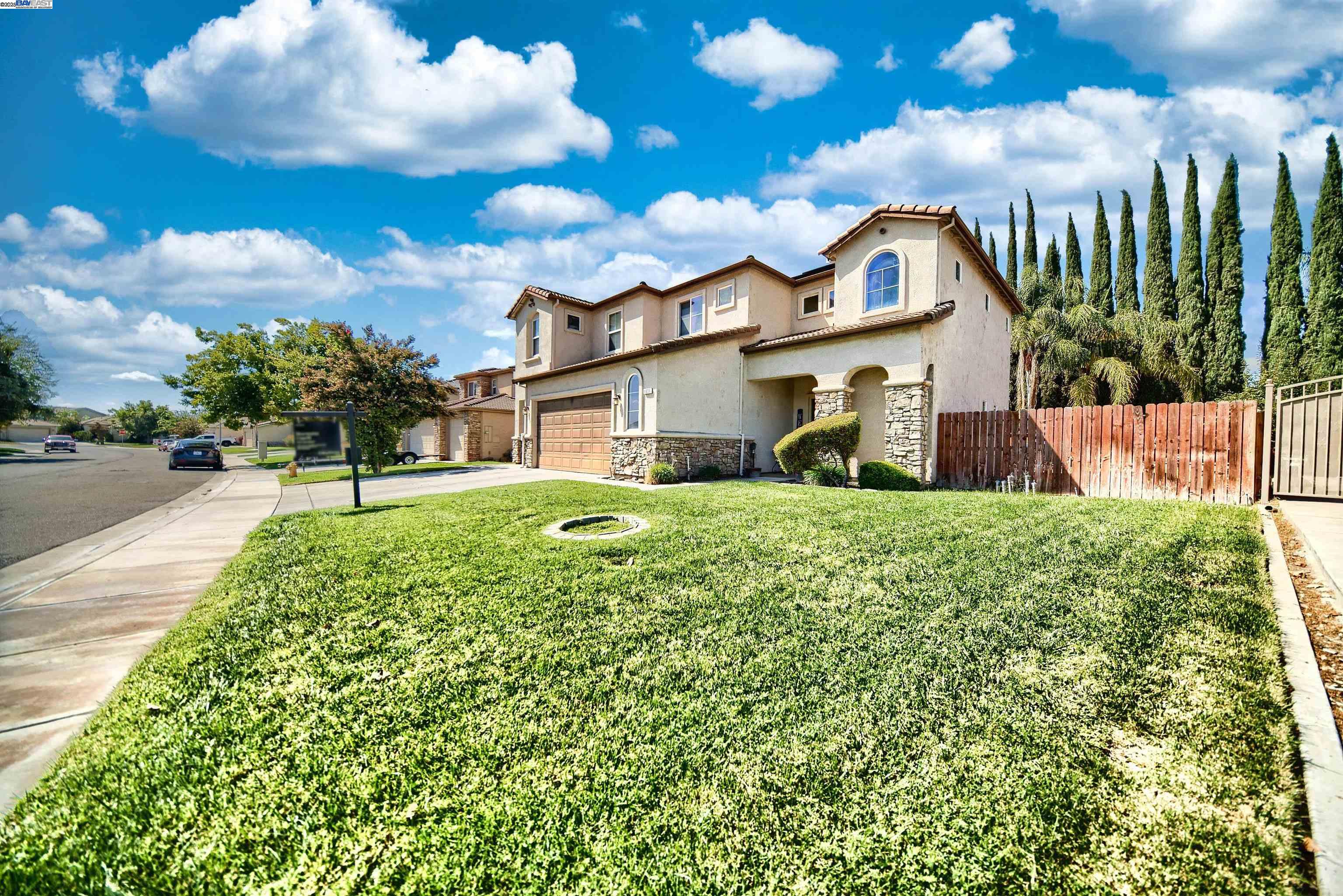 Detail Gallery Image 5 of 41 For 1635 Langum Way, Manteca,  CA 95337 - 5 Beds | 3/1 Baths