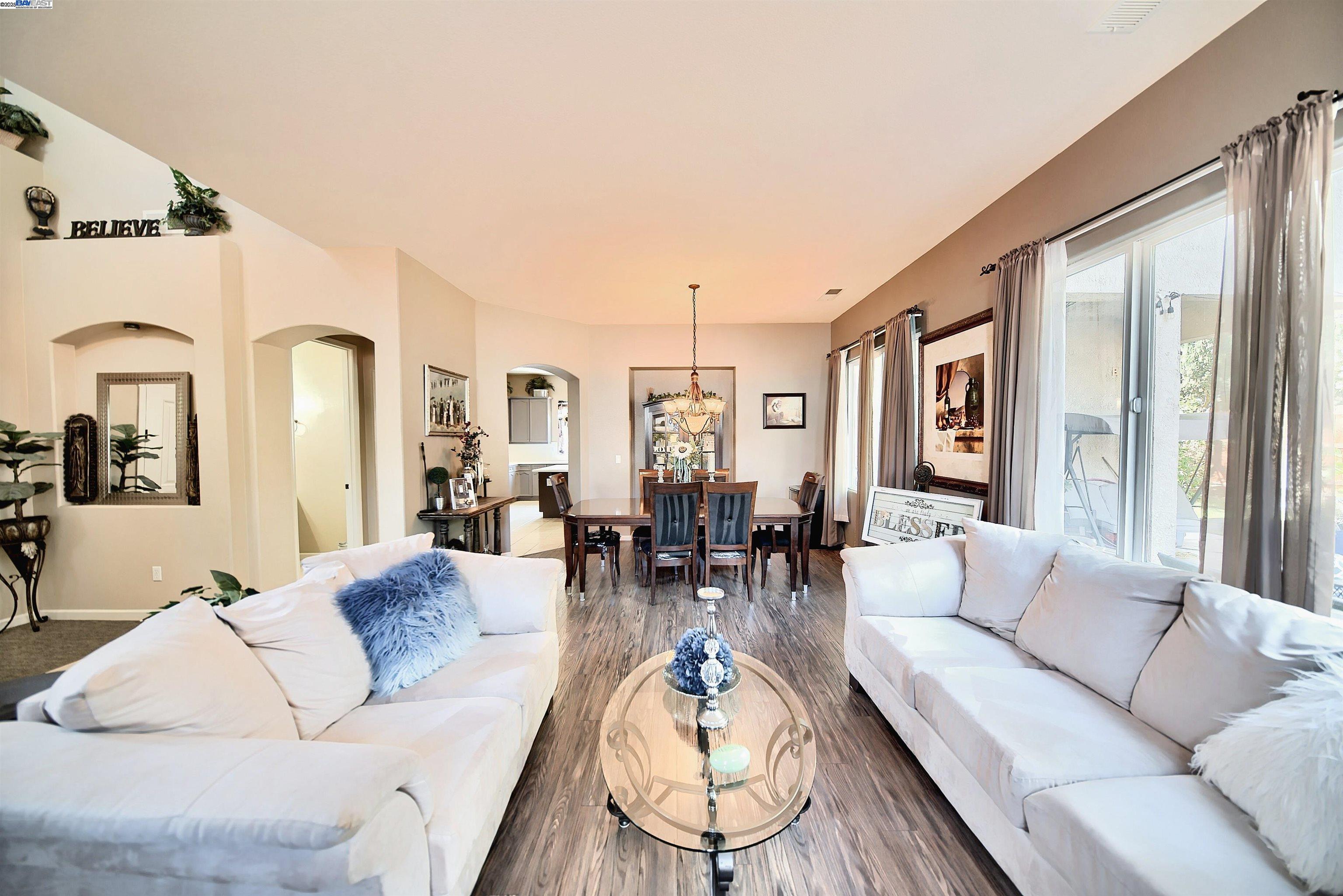 Detail Gallery Image 10 of 41 For 1635 Langum Way, Manteca,  CA 95337 - 5 Beds | 3/1 Baths