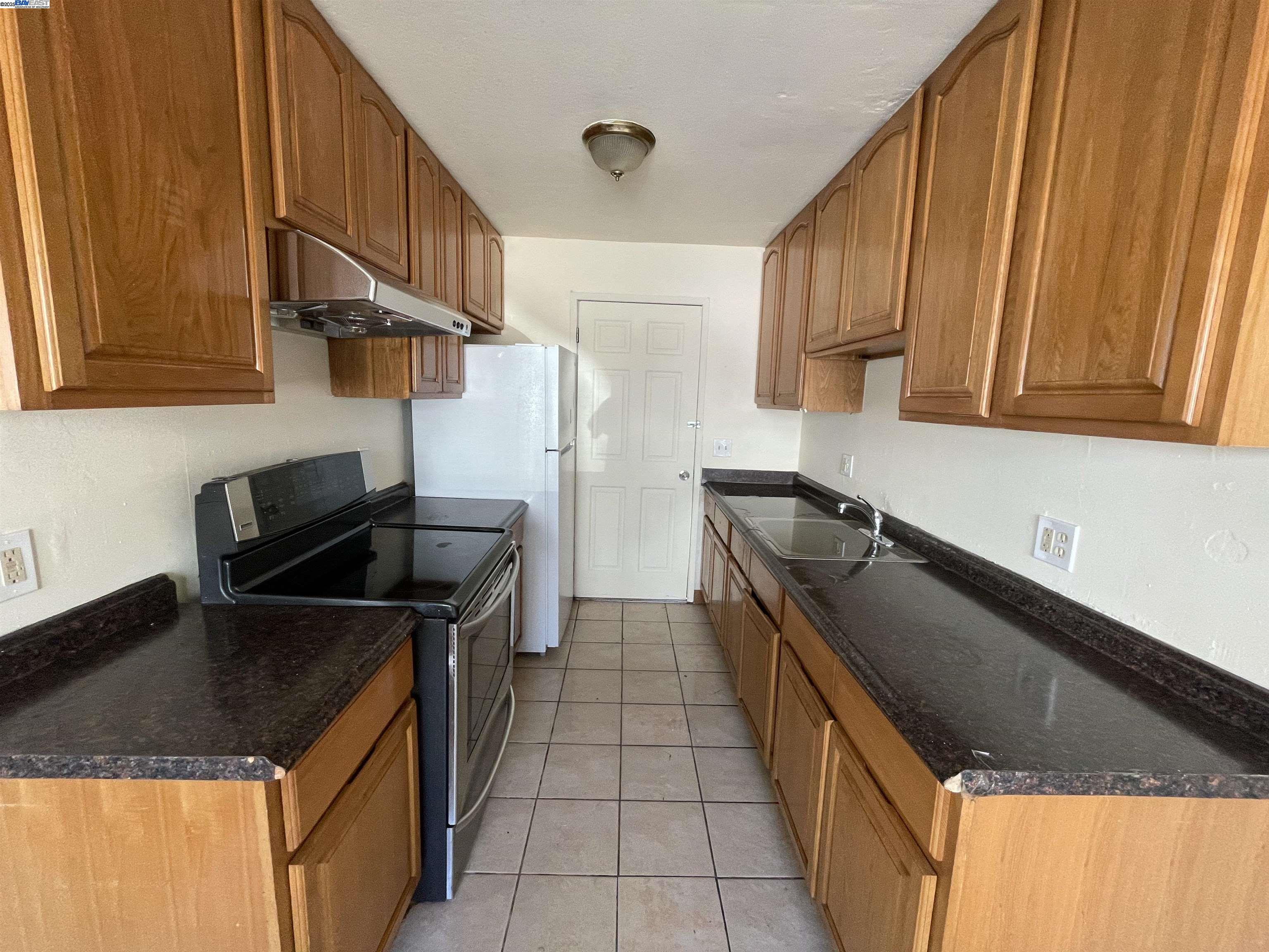 Detail Gallery Image 6 of 12 For 54 Garibaldi St, Daly City,  CA 94014 - – Beds | – Baths