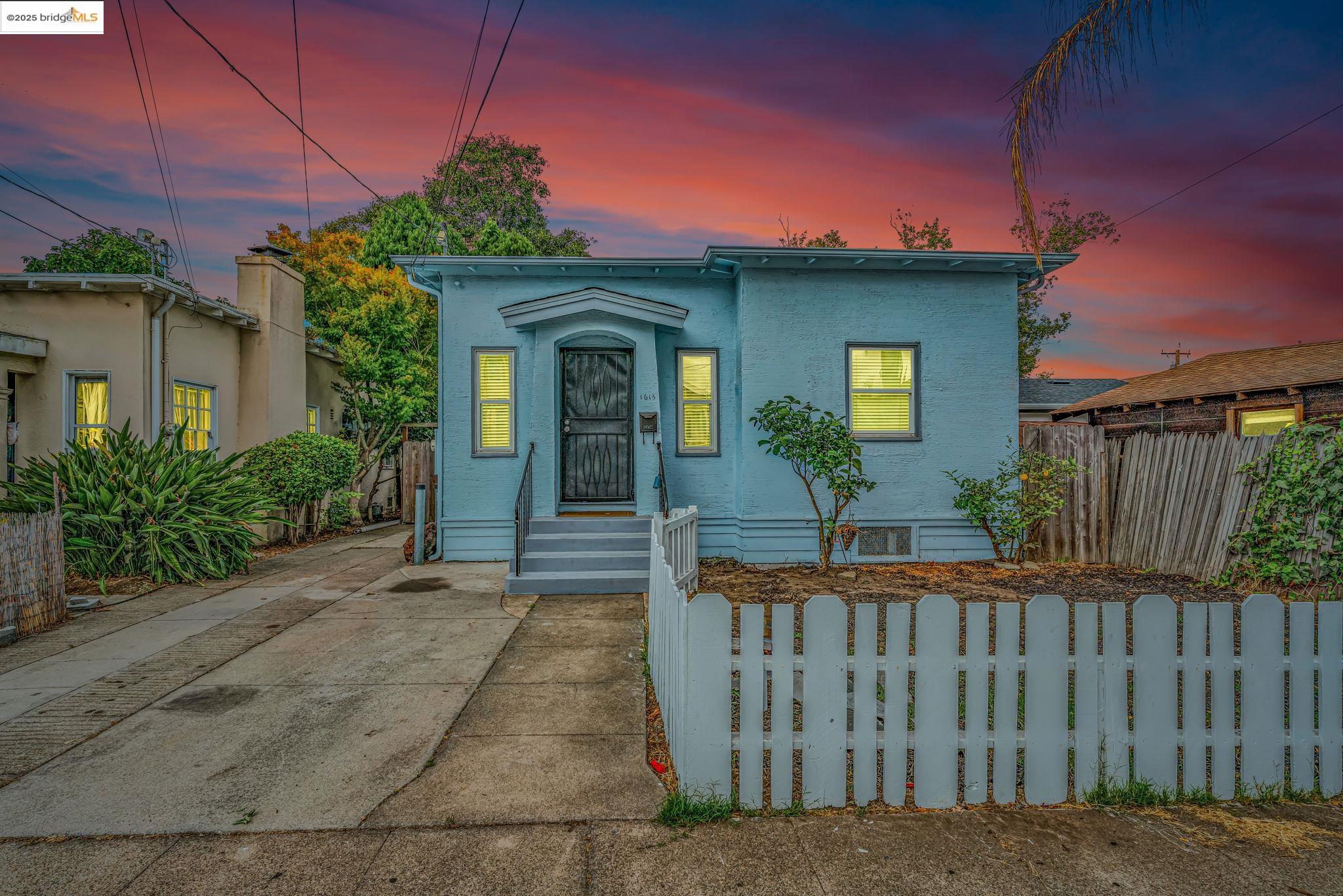 Detail Gallery Image 2 of 60 For 1615 Minturn St, Alameda,  CA 94501 - 3 Beds | 2 Baths