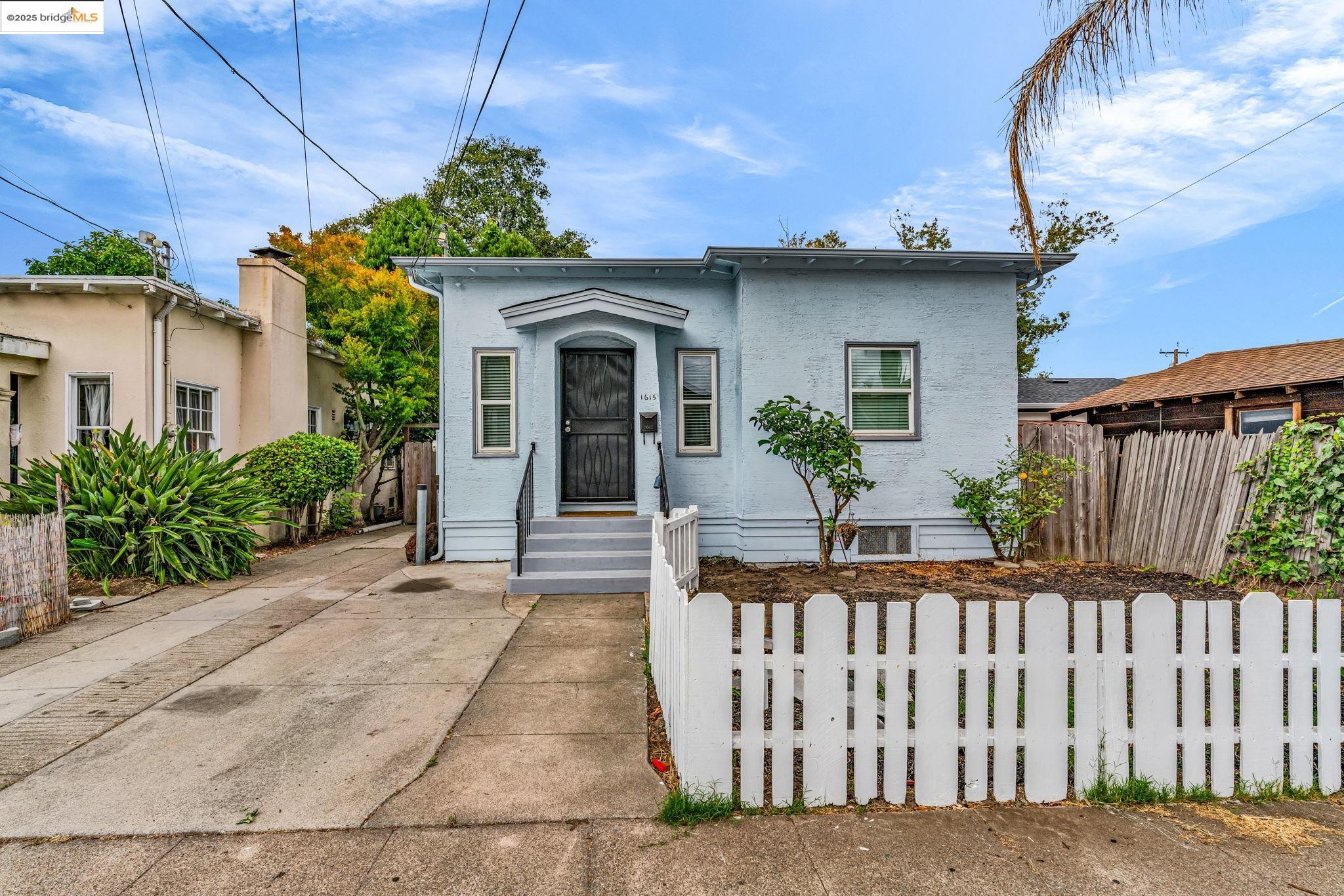 Detail Gallery Image 3 of 60 For 1615 Minturn St, Alameda,  CA 94501 - 3 Beds | 2 Baths