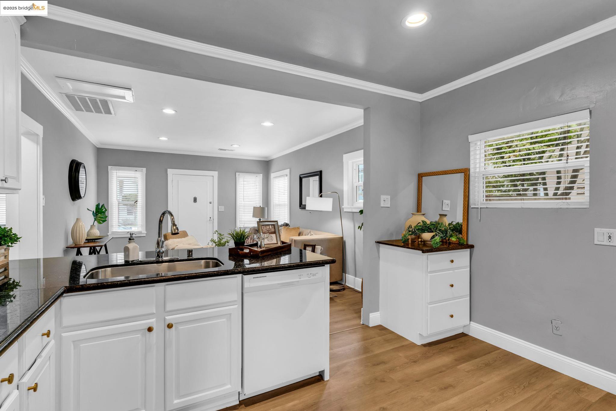 Detail Gallery Image 21 of 60 For 1615 Minturn St, Alameda,  CA 94501 - 3 Beds | 2 Baths