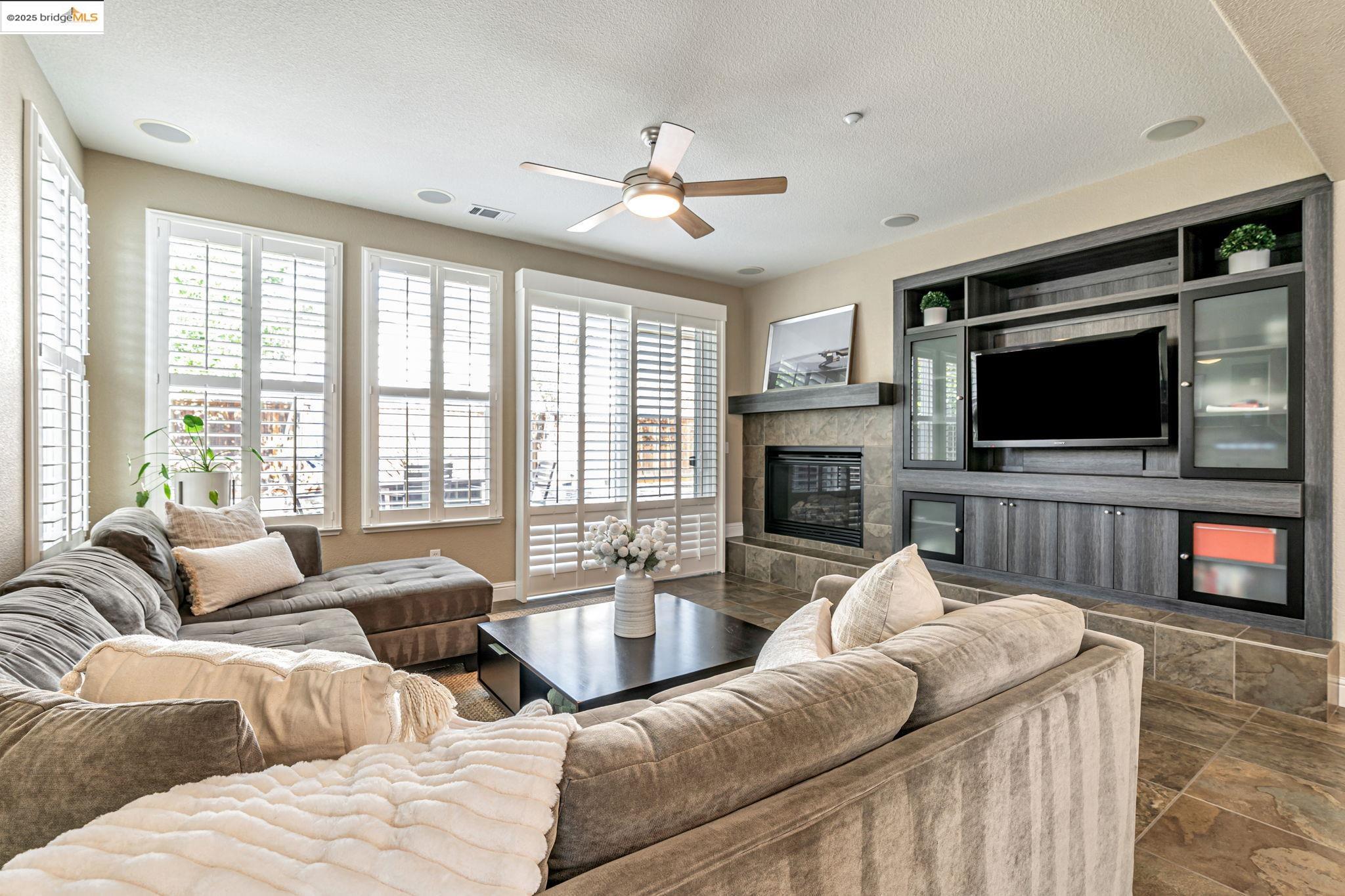 Detail Gallery Image 11 of 57 For 43 Sorrel Ct, Oakley,  CA 94561 - 4 Beds | 2/1 Baths