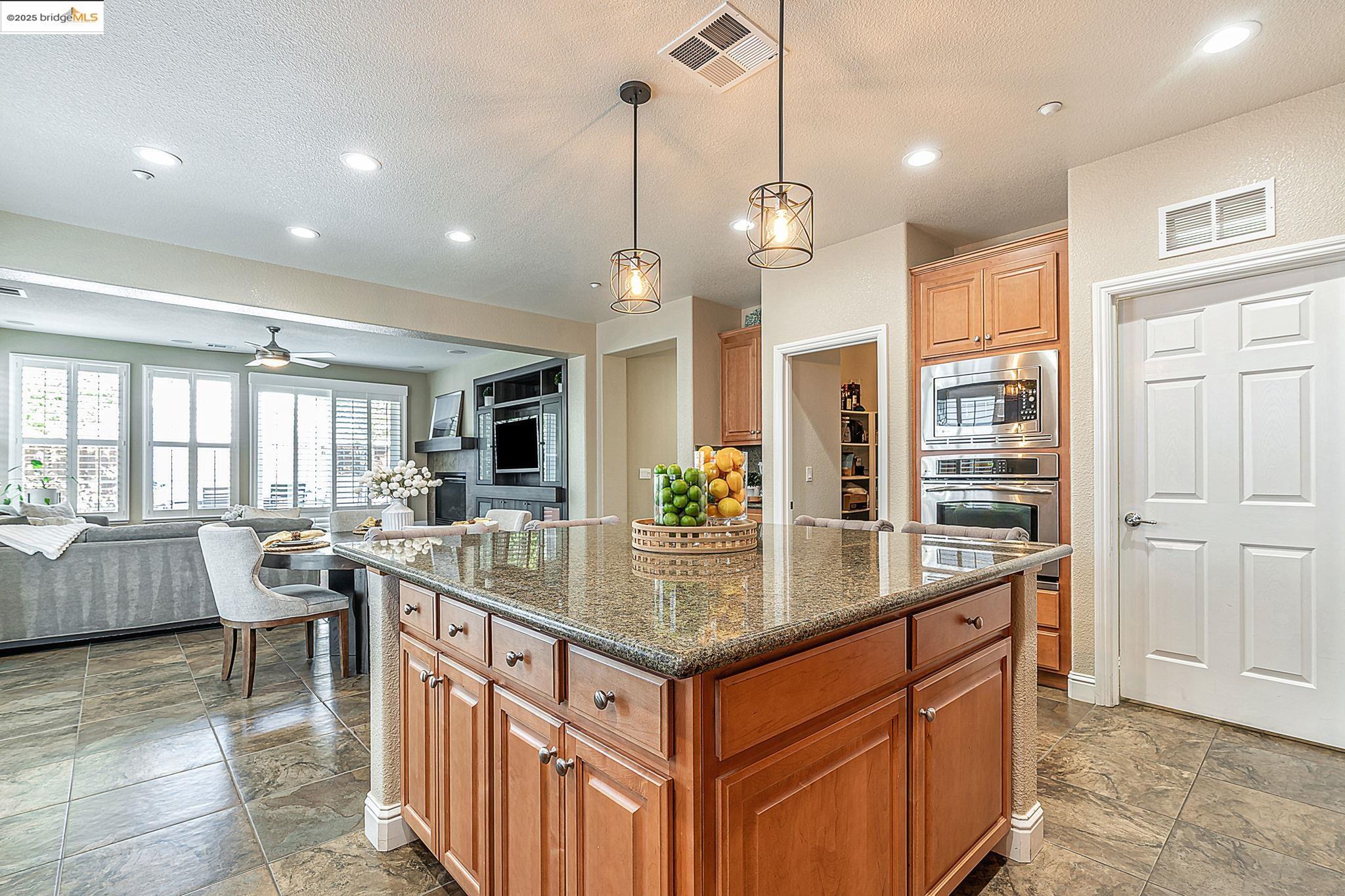 Detail Gallery Image 12 of 57 For 43 Sorrel Ct, Oakley,  CA 94561 - 4 Beds | 2/1 Baths