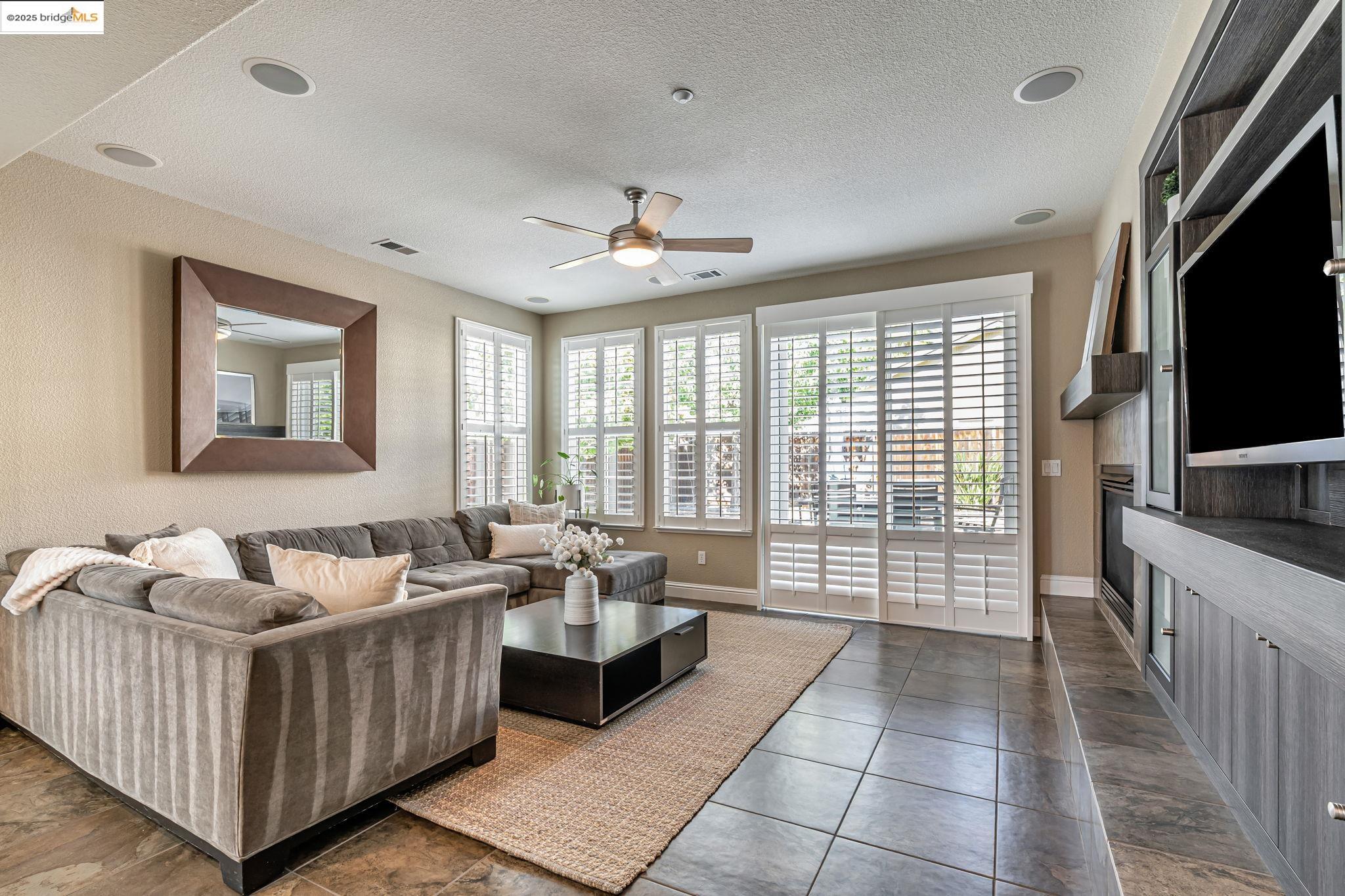 Detail Gallery Image 9 of 57 For 43 Sorrel Ct, Oakley,  CA 94561 - 4 Beds | 2/1 Baths
