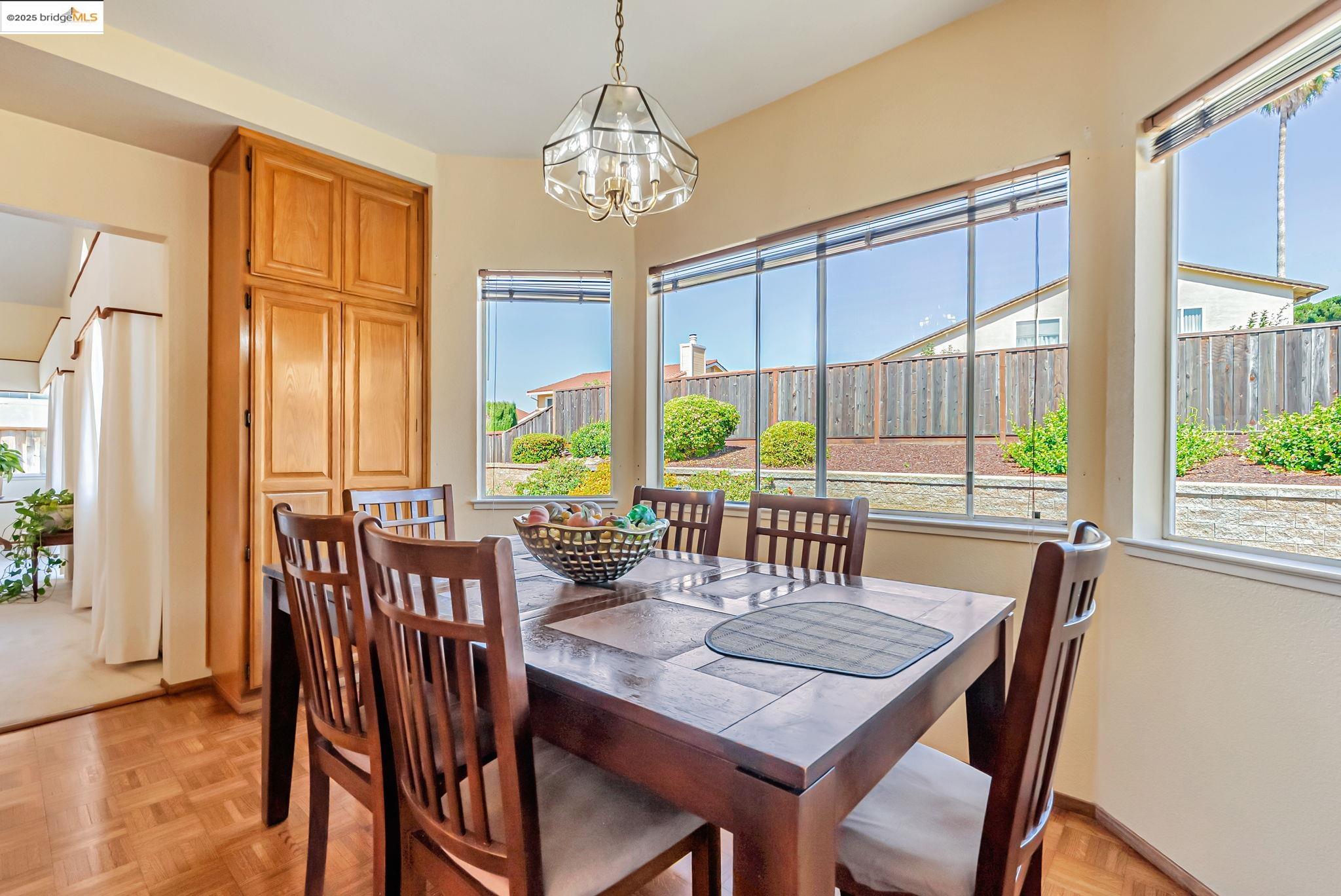 Detail Gallery Image 11 of 33 For 199 Shepard, Hercules,  CA 94547 - 5 Beds | 3 Baths