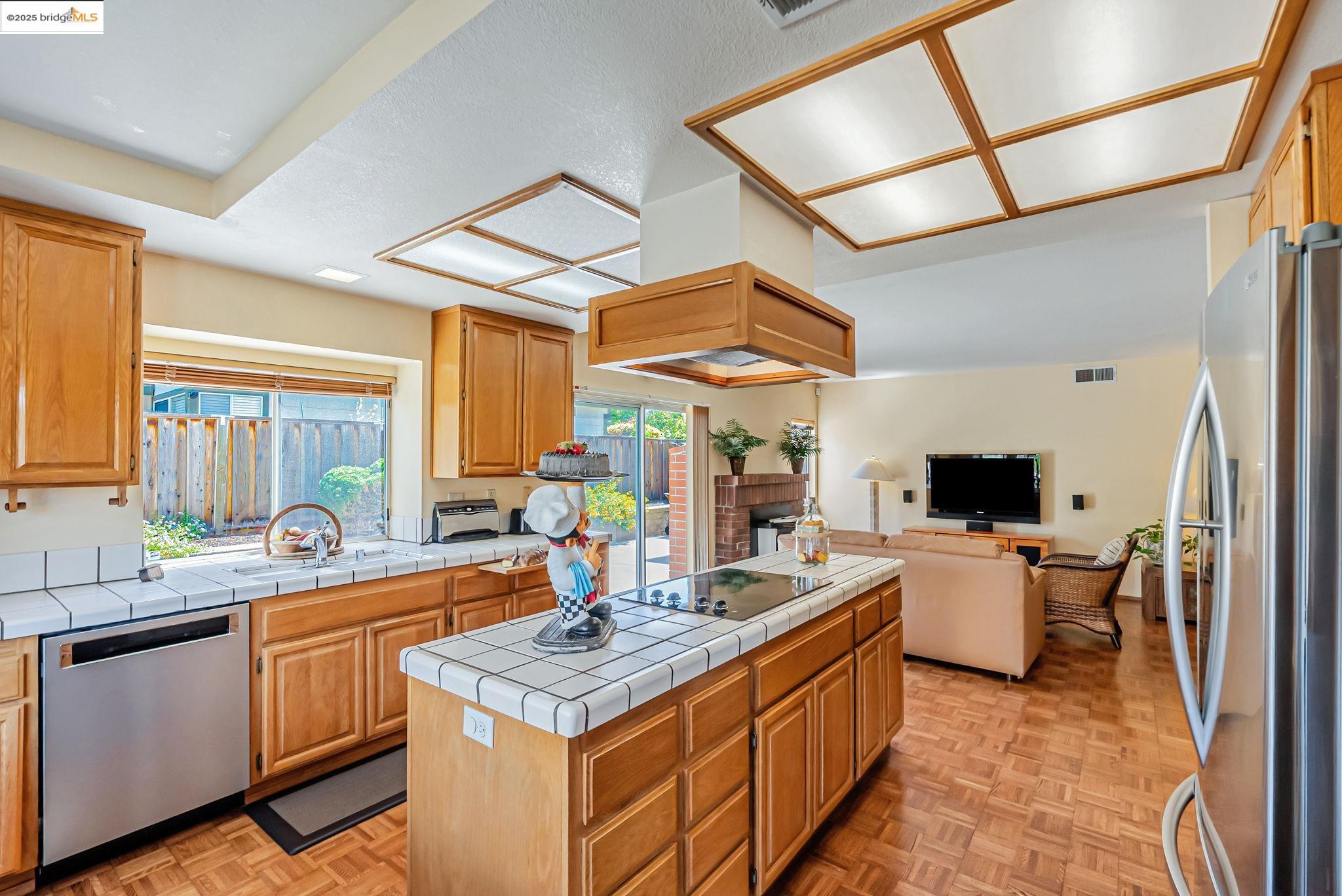 Detail Gallery Image 13 of 33 For 199 Shepard, Hercules,  CA 94547 - 5 Beds | 3 Baths