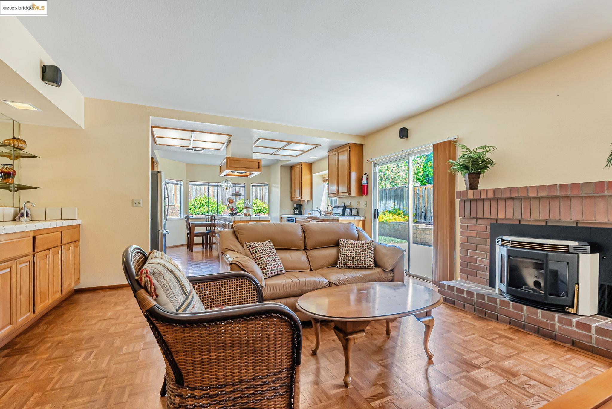 Detail Gallery Image 14 of 33 For 199 Shepard, Hercules,  CA 94547 - 5 Beds | 3 Baths